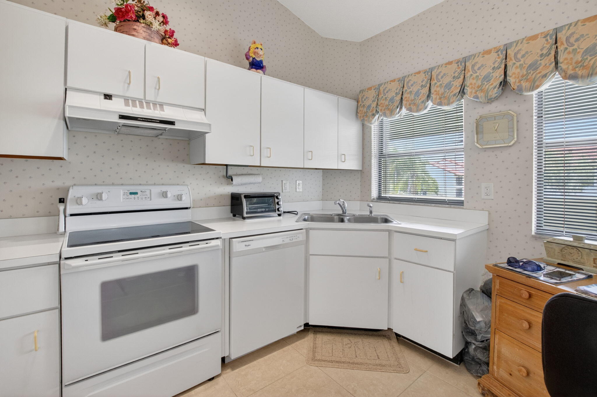5907 Parkwalk Drive Property Photo 4