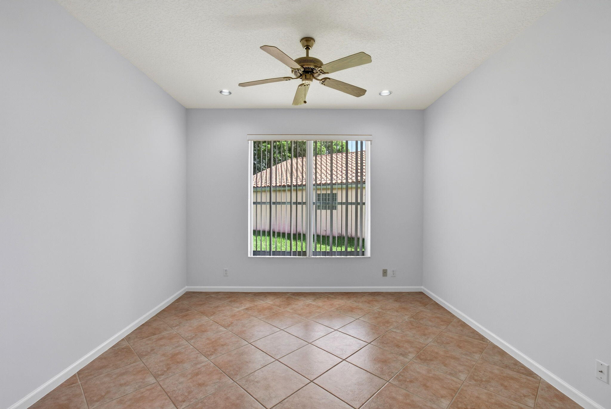 6453 Emerald Breeze Way Property Photo 5