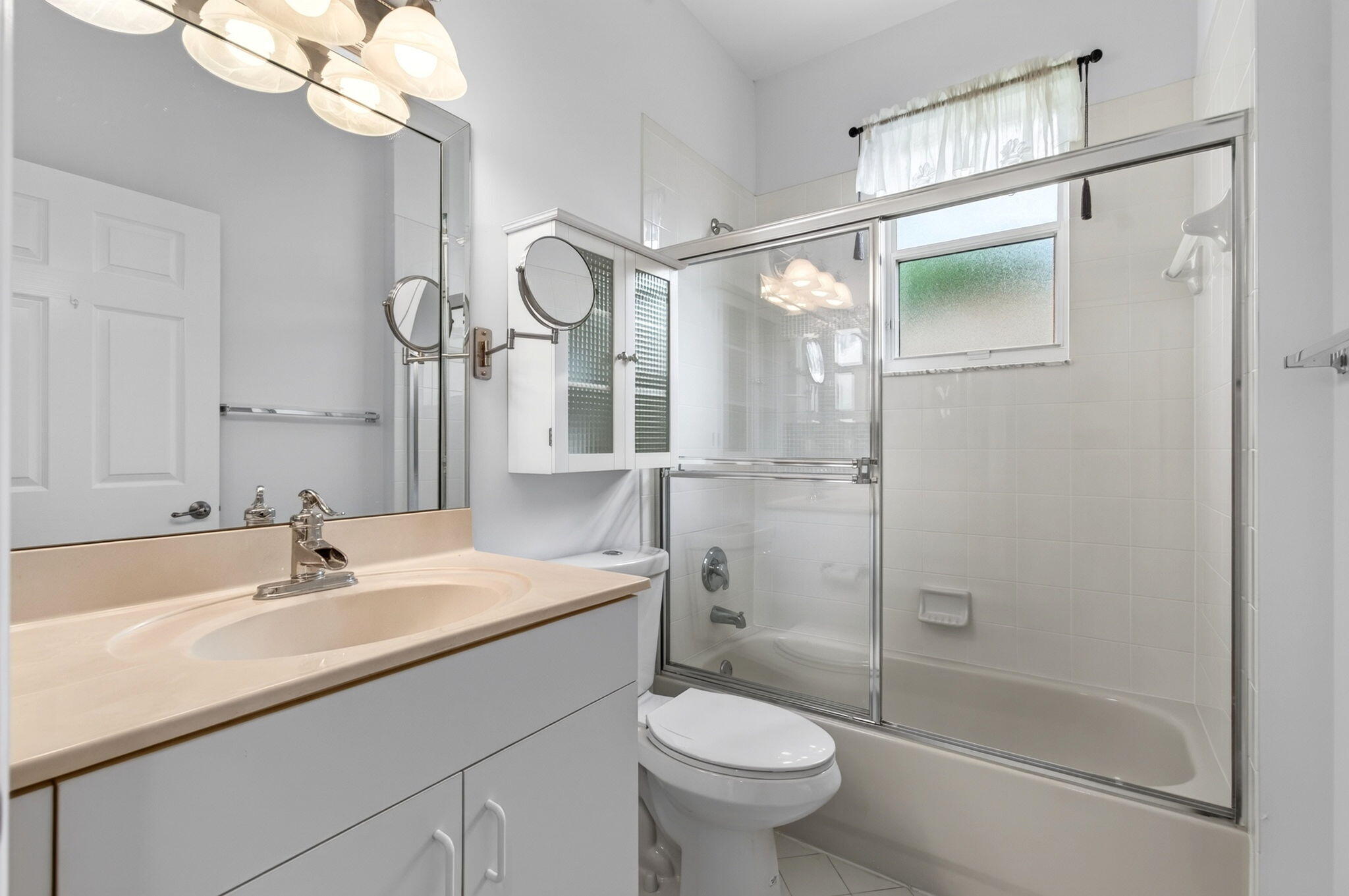 6453 Emerald Breeze Way Property Photo 9
