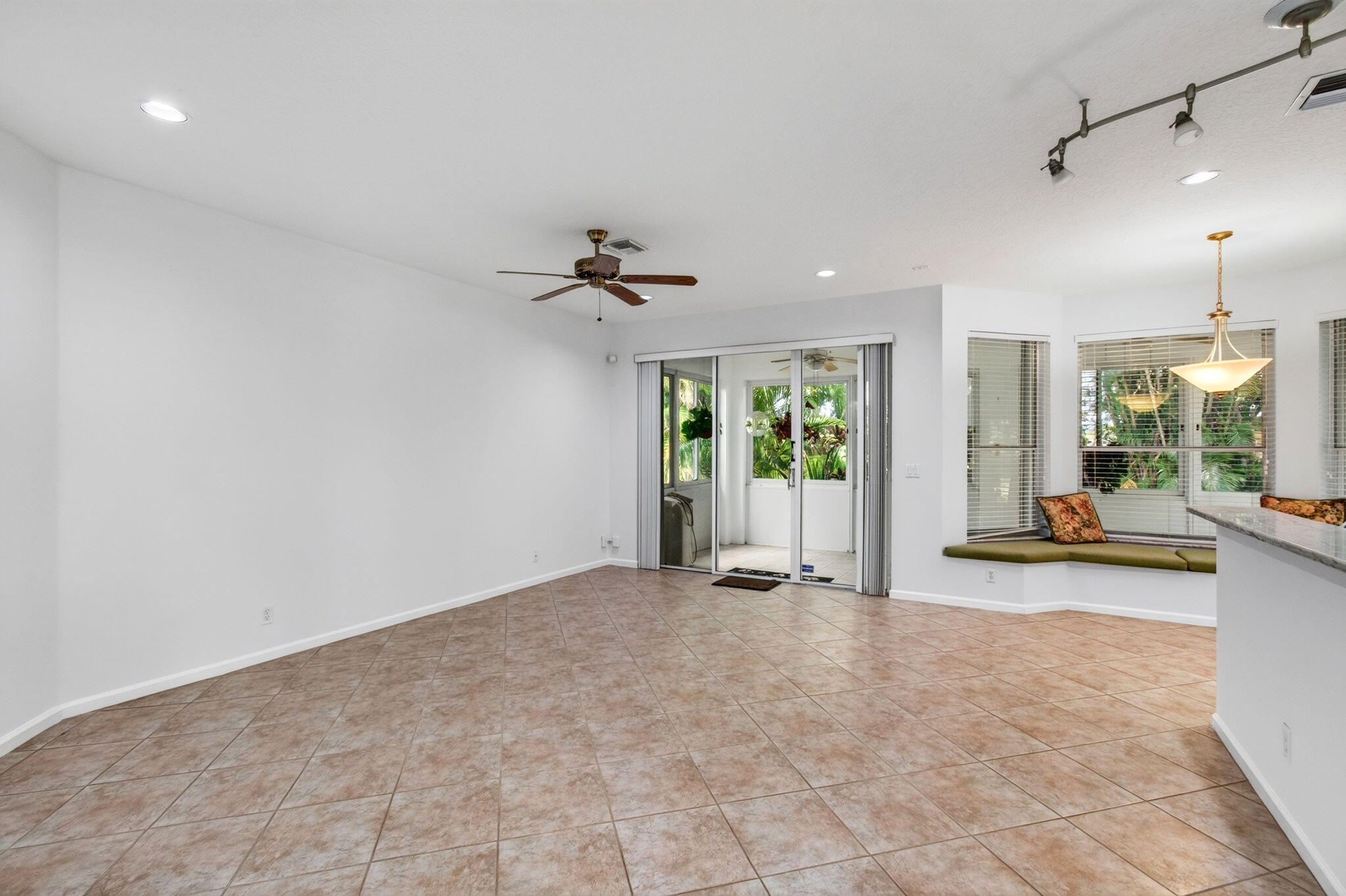 6453 Emerald Breeze Way Property Photo 25