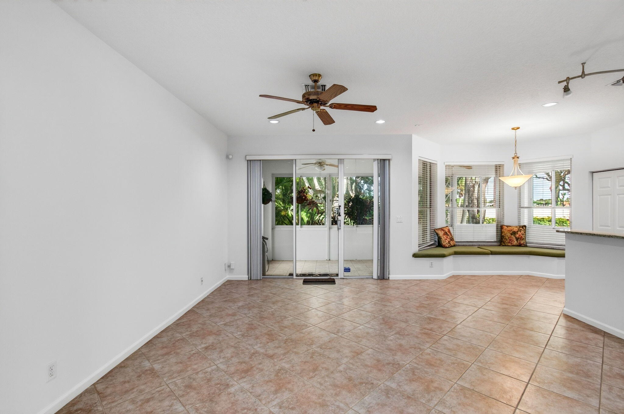 6453 Emerald Breeze Way Property Photo 26