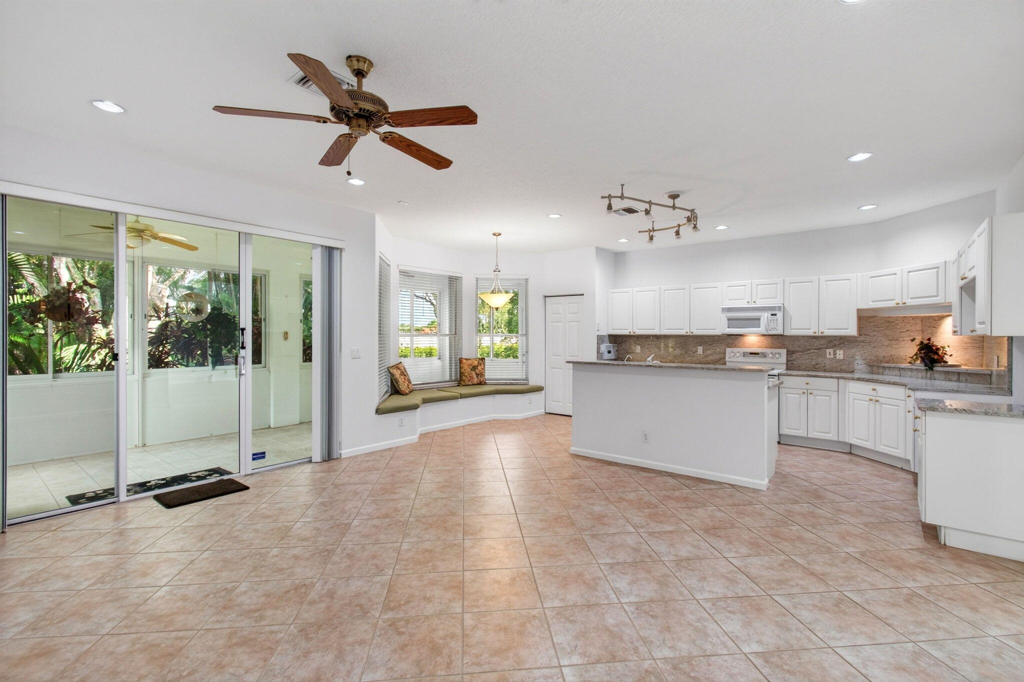 6453 Emerald Breeze Way Property Photo 27
