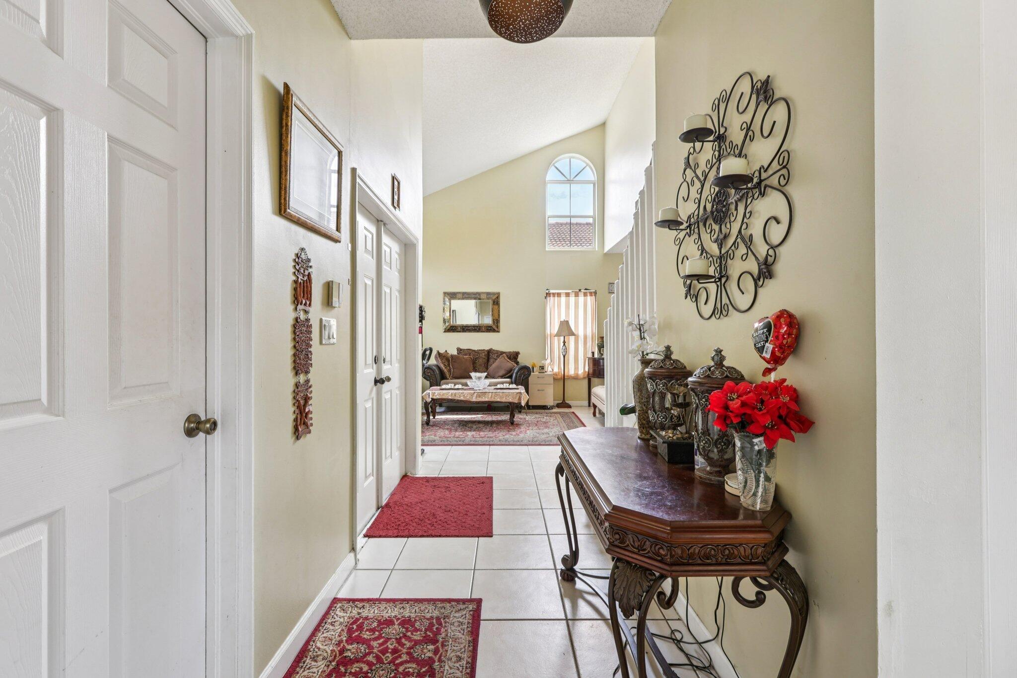 405 E Royal Cove Circle Property Photo 4