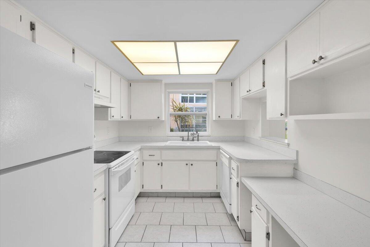 2950 Se Ocean Boulevard 14-1 Property Photo 8