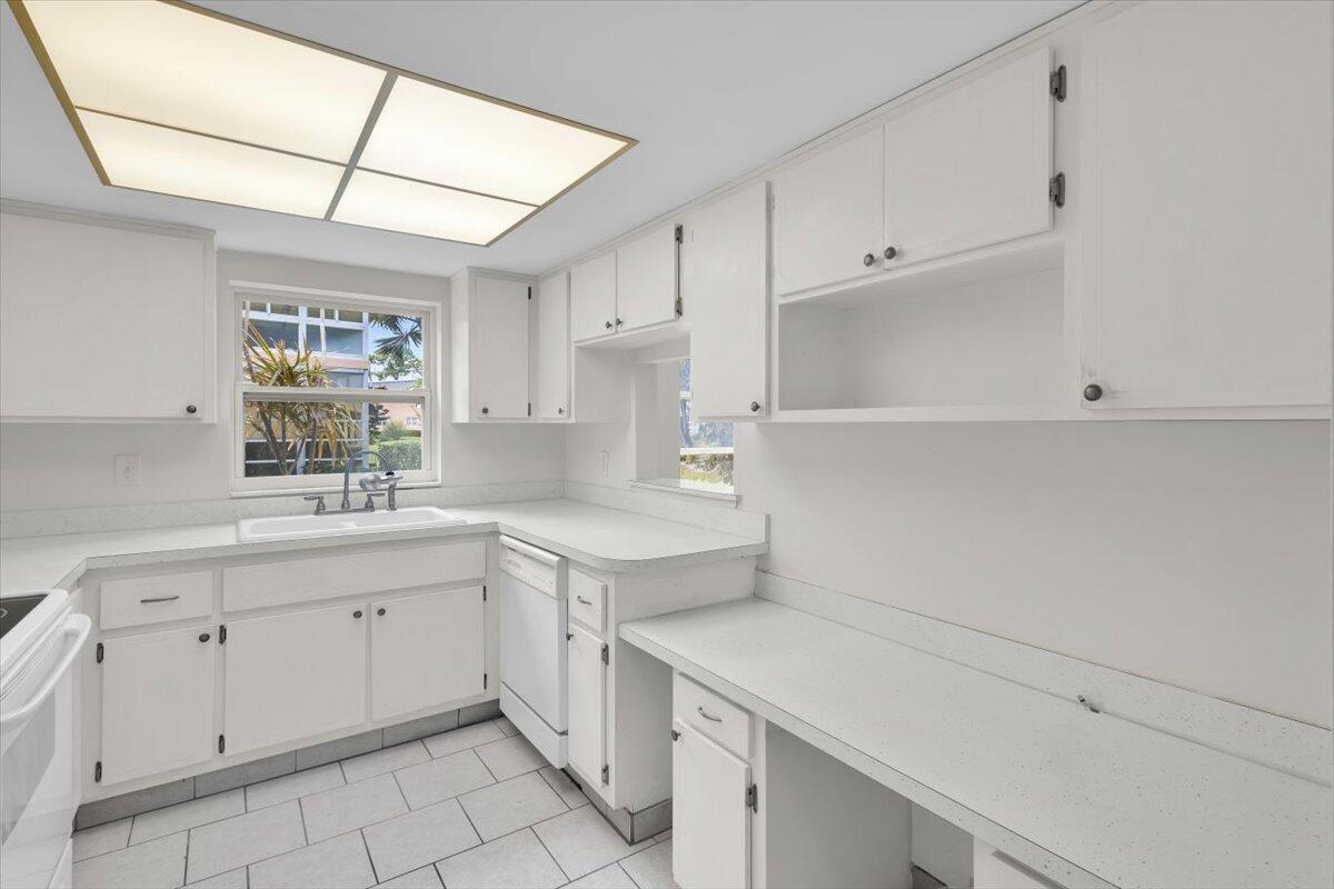 2950 Se Ocean Boulevard 14-1 Property Photo 10