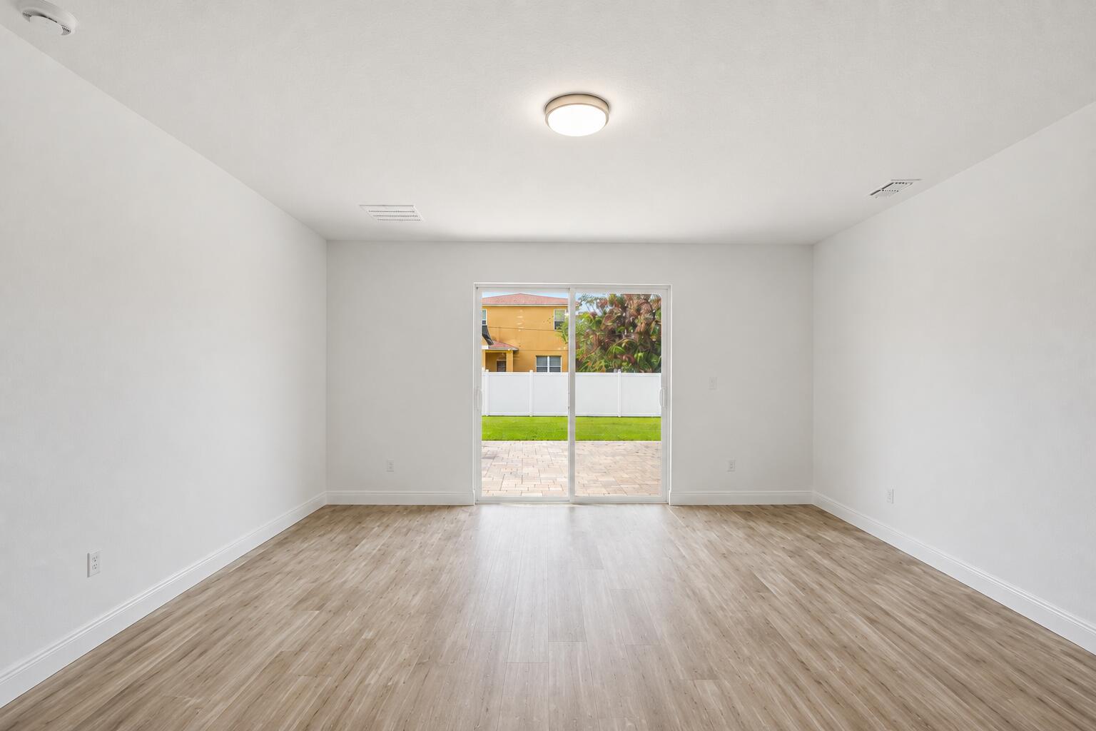 380 Sw Donna Terrace Property Photo 6