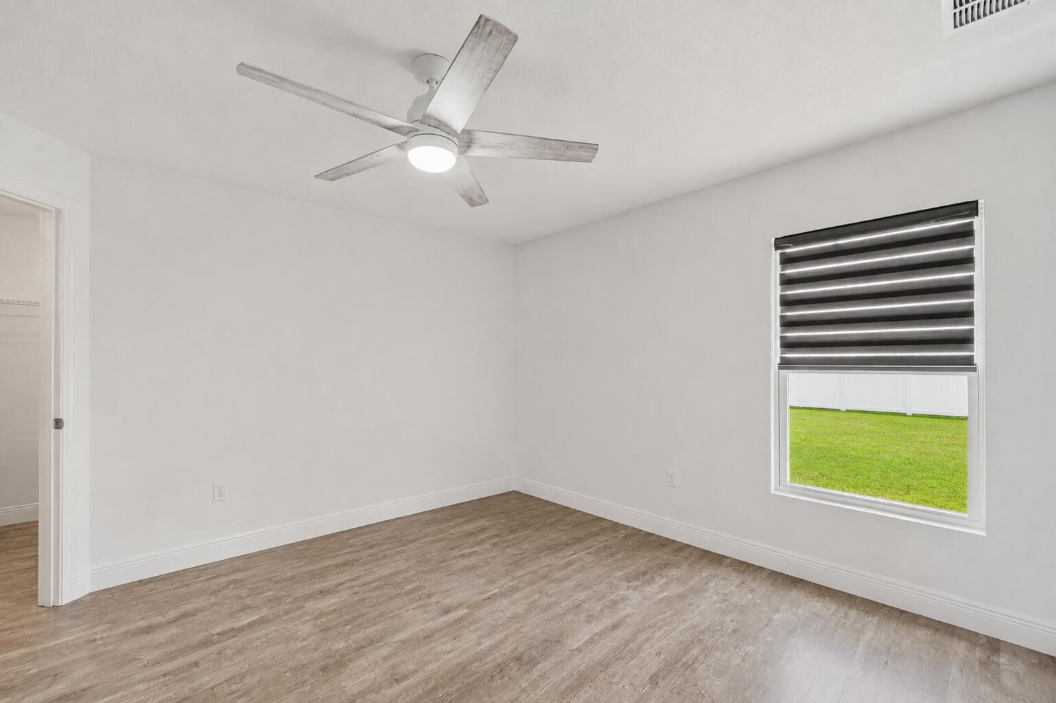 380 Sw Donna Terrace Property Photo 11