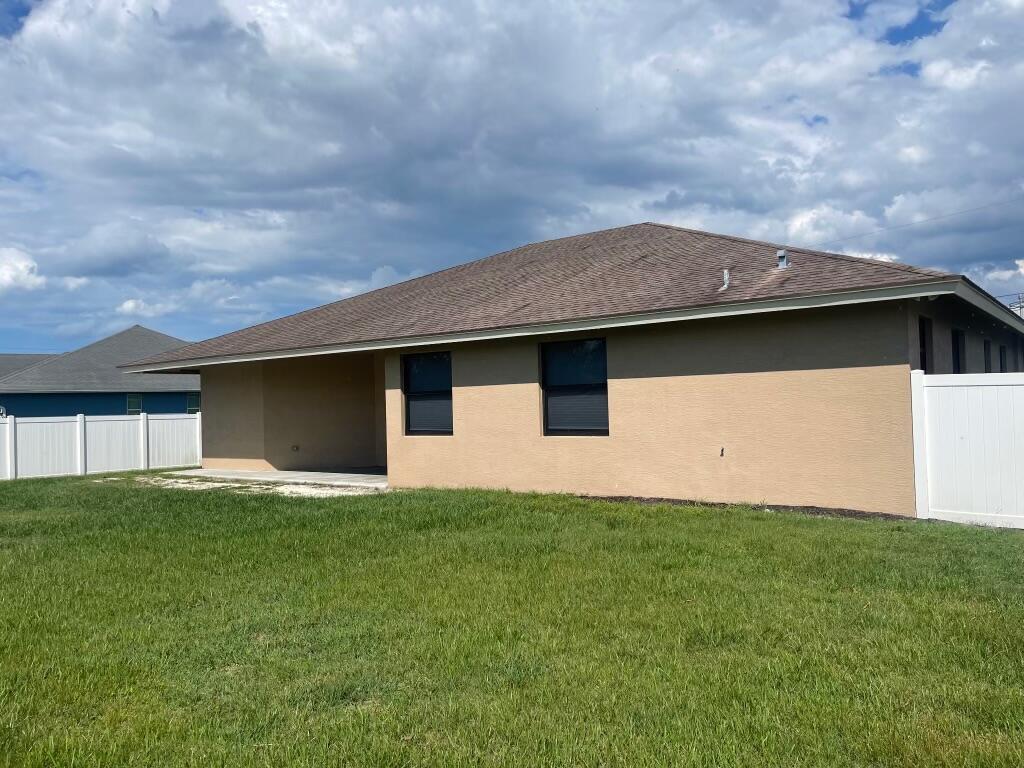 5831 Nw Dooley Property Photo 4