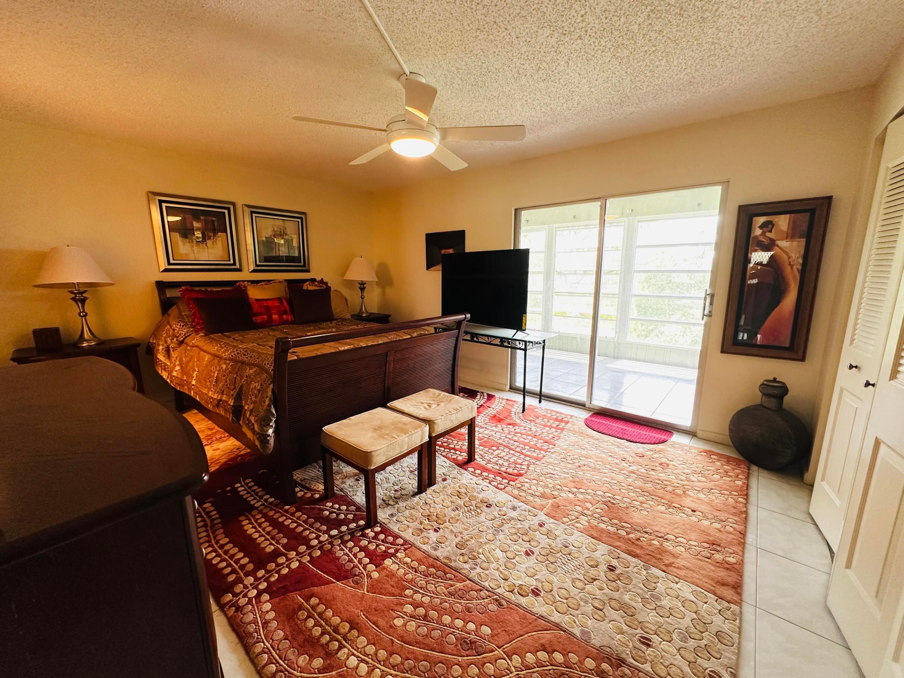 4038 Berkshire B Property Photo 12