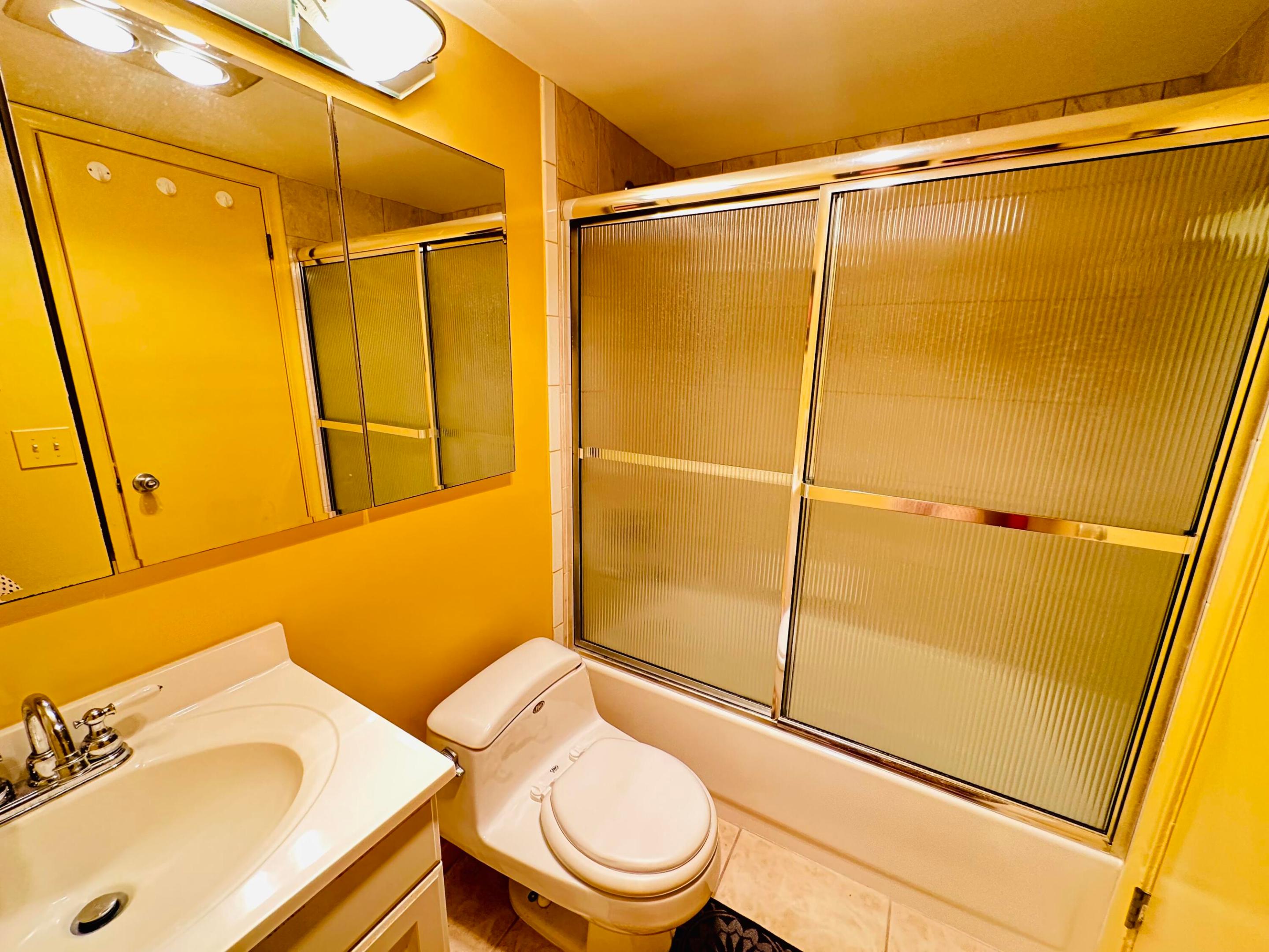 4038 Berkshire B Property Photo 17
