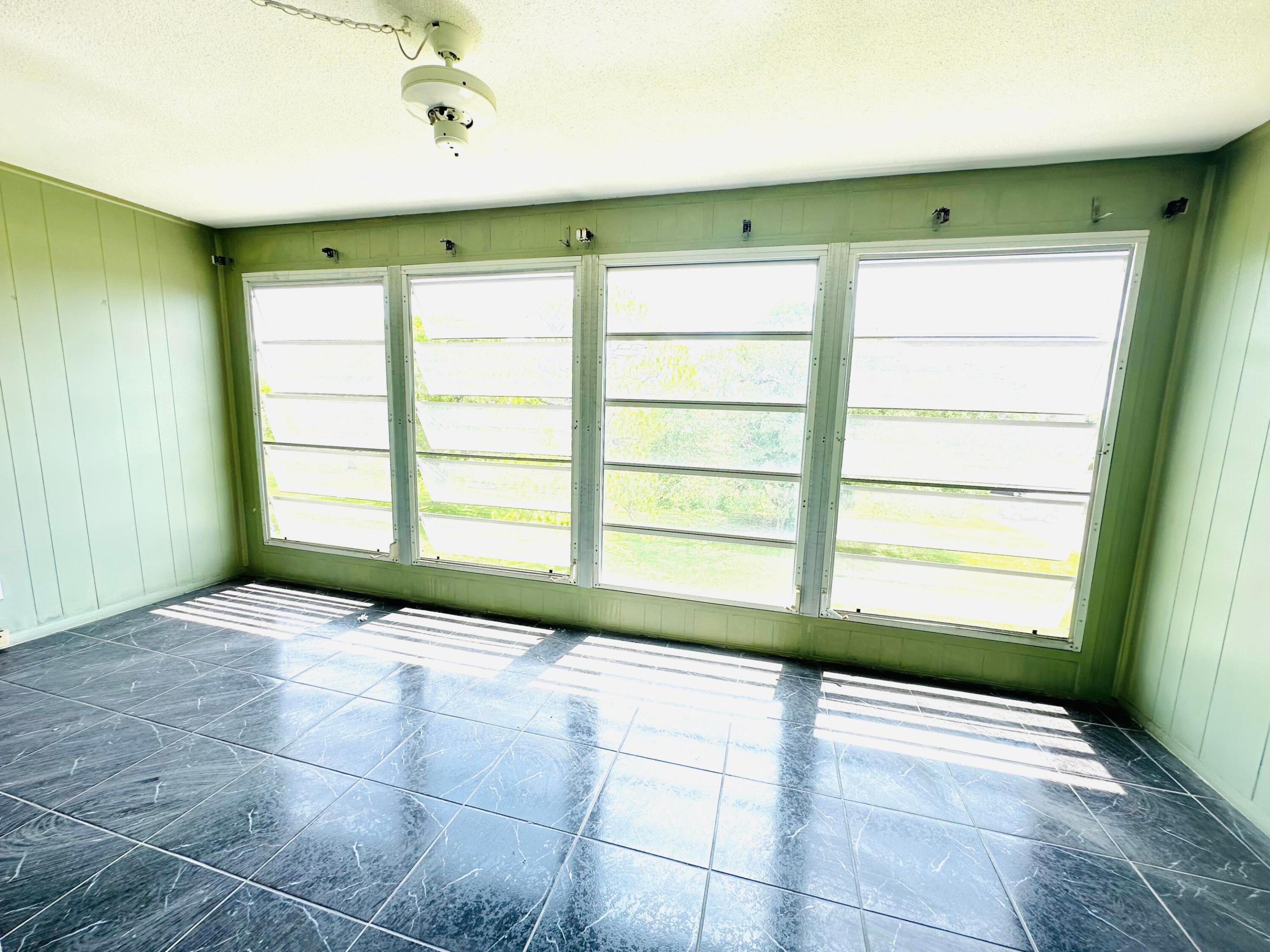 4038 Berkshire B Property Photo 18
