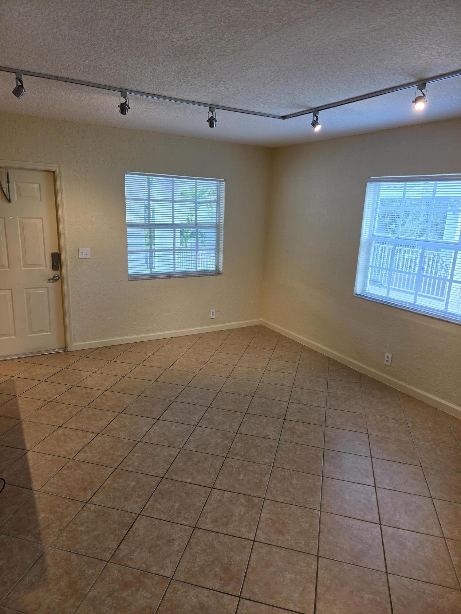 2660 Ne 8th Avenue Unit 219 Property Photo 5