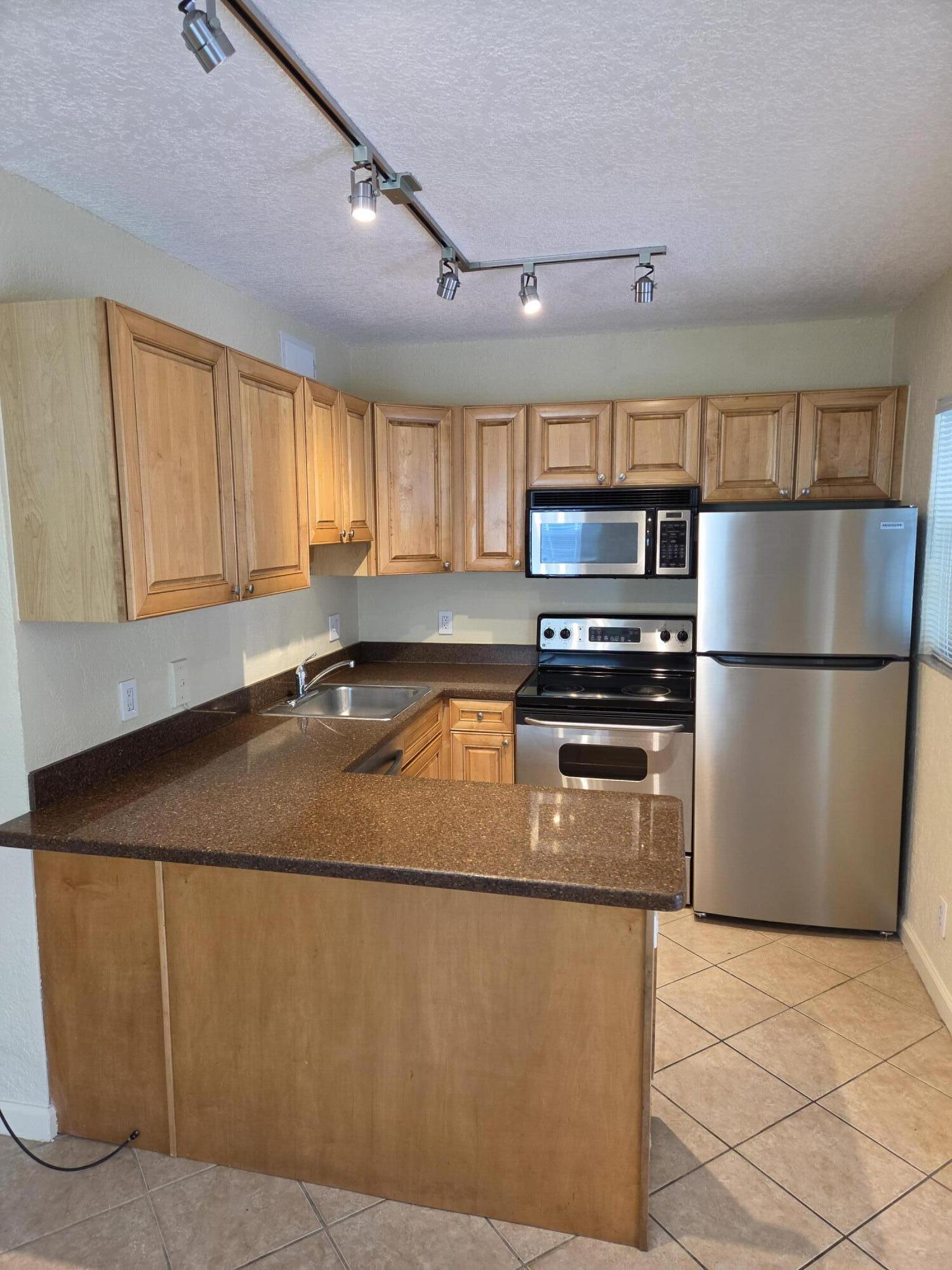 2660 Ne 8th Avenue Unit 219 Property Photo 6