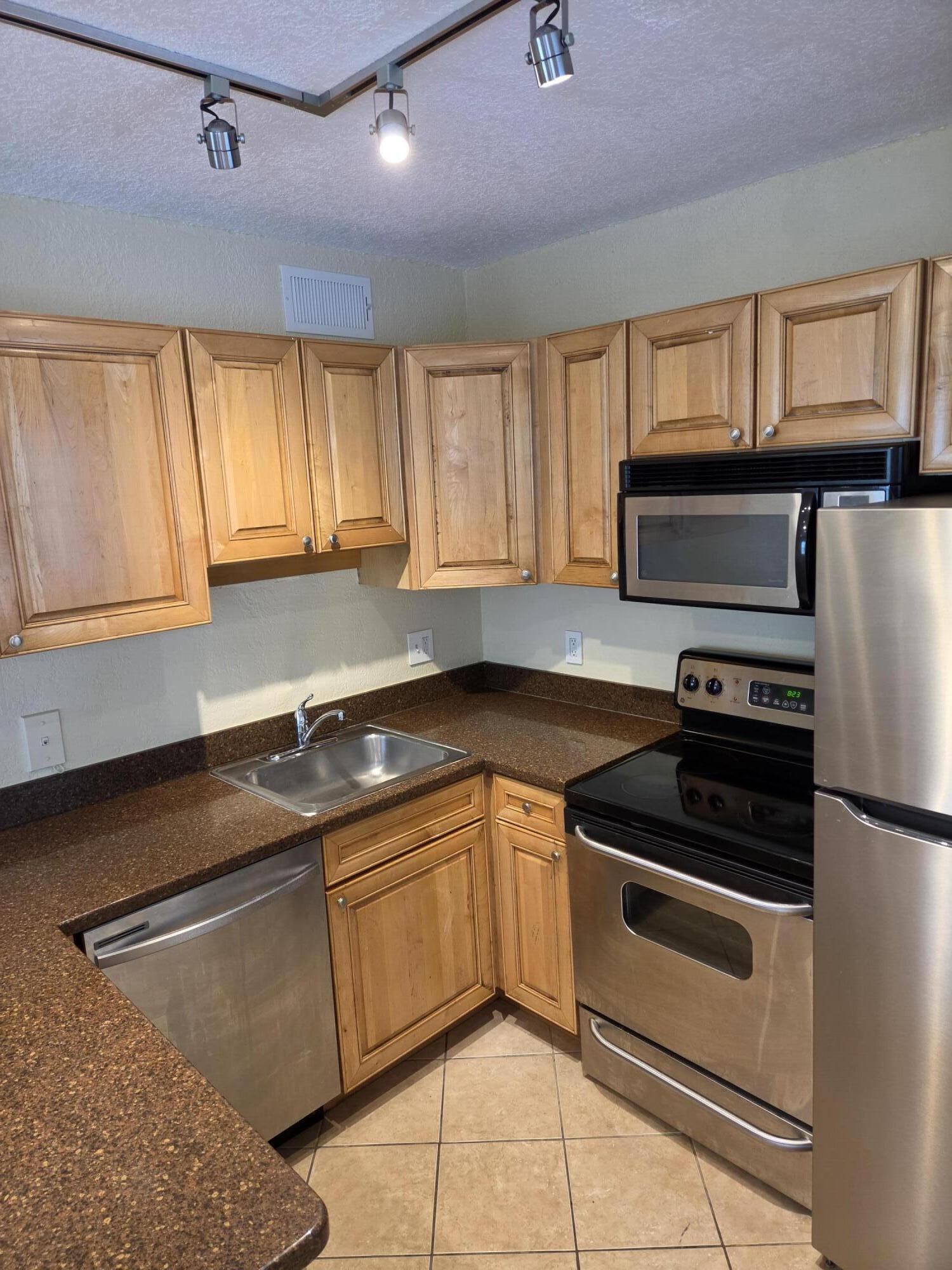 2660 Ne 8th Avenue Unit 219 Property Photo 7