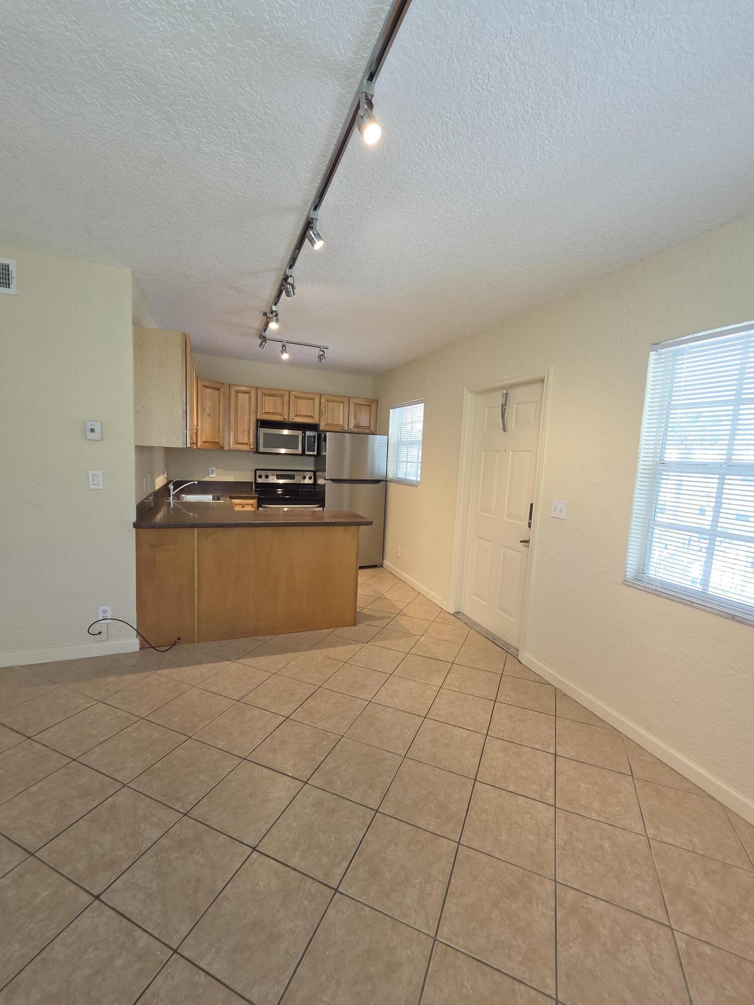 2660 Ne 8th Avenue Unit 219 Property Photo 8