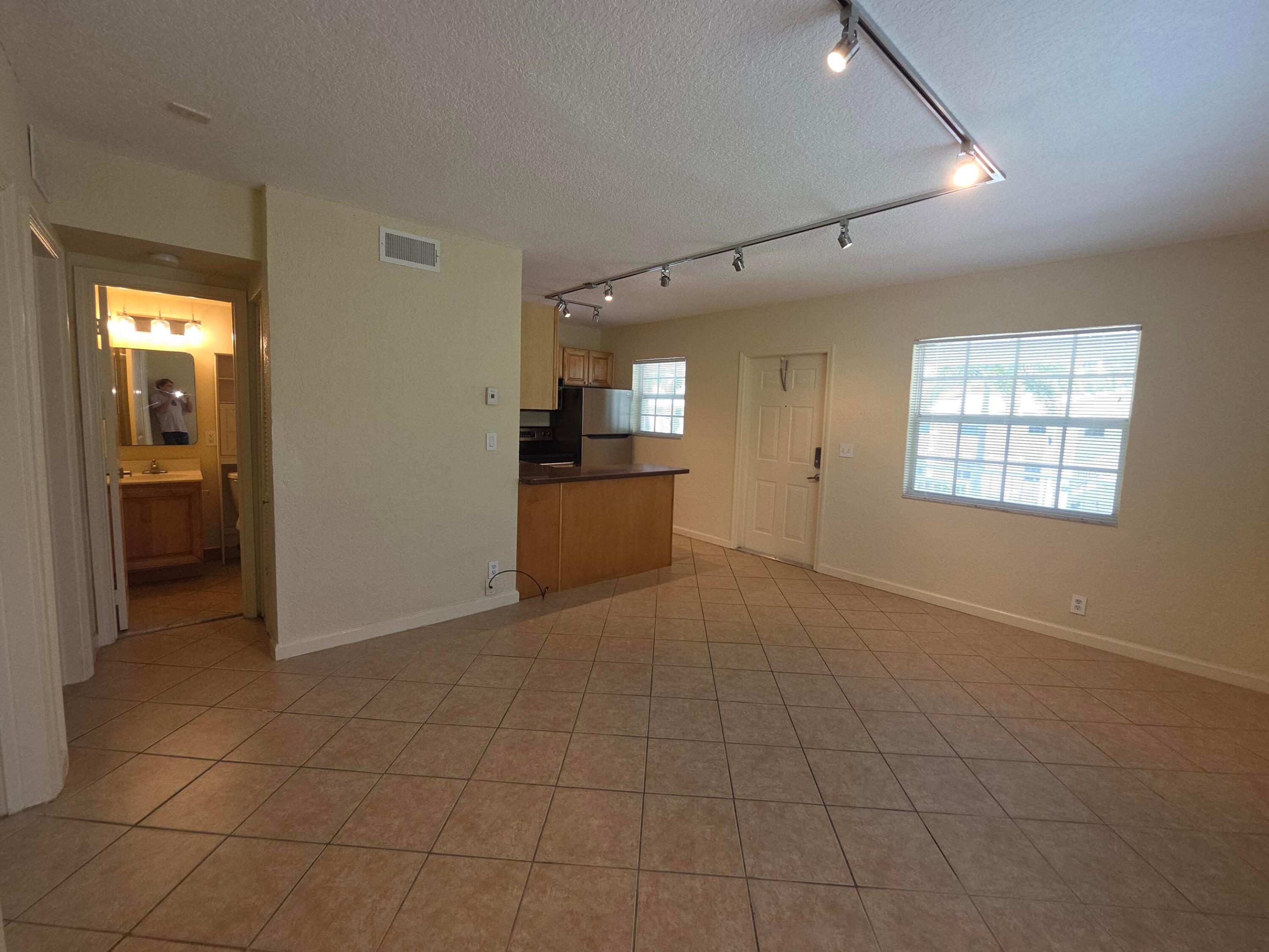2660 Ne 8th Avenue Unit 219 Property Photo 9
