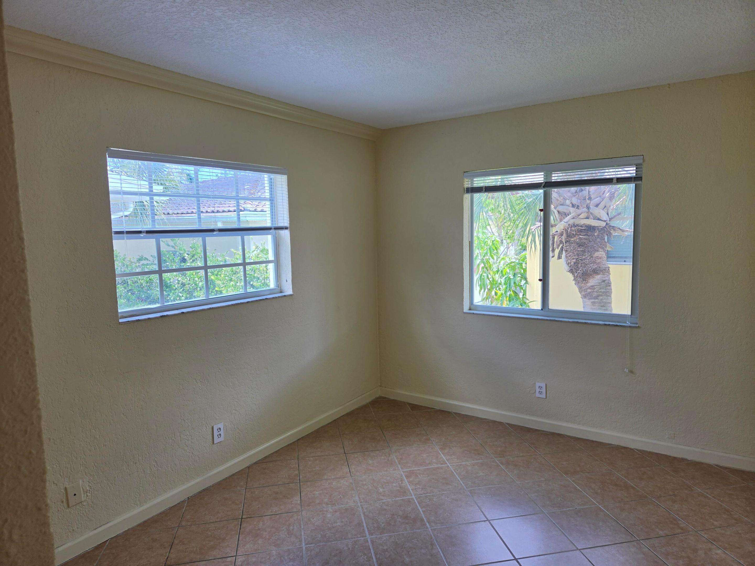 2660 Ne 8th Avenue Unit 219 Property Photo 10
