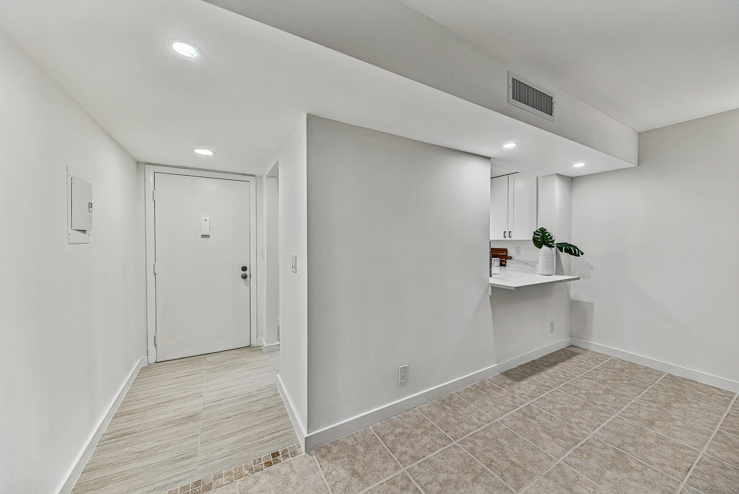 5220 Las Verdes Circle 317 Property Photo 8
