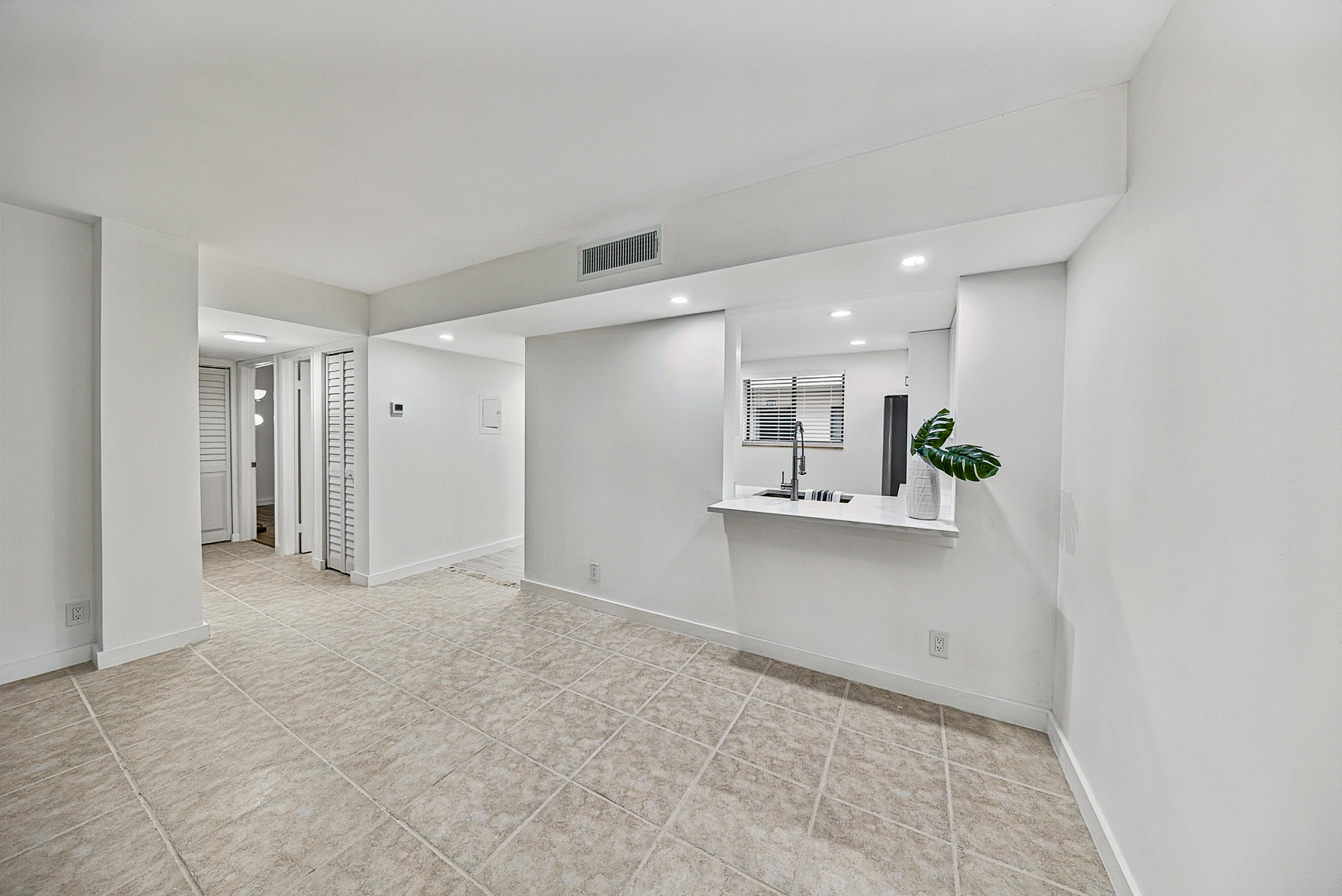 5220 Las Verdes Circle 317 Property Photo 10
