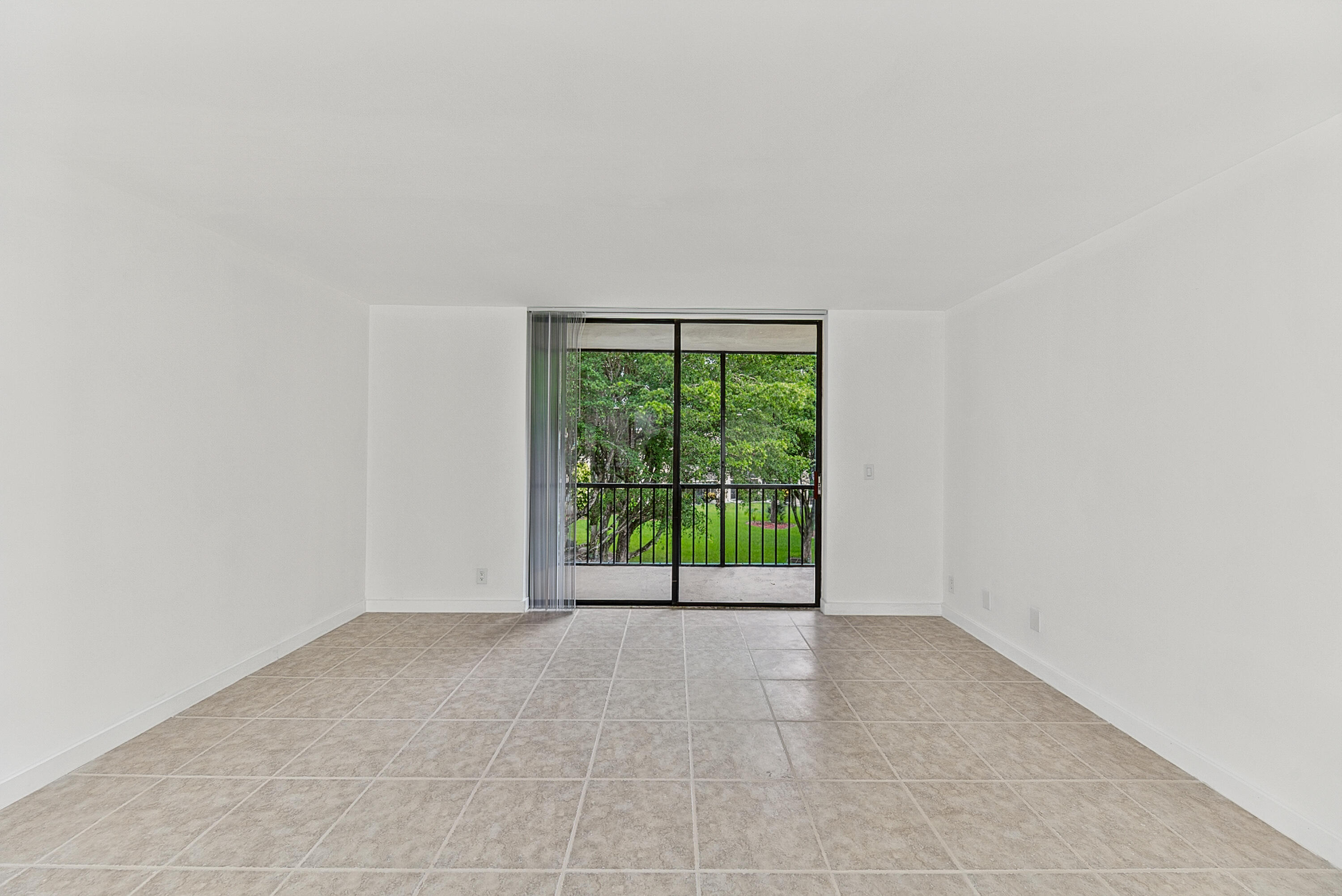 5220 Las Verdes Circle 317 Property Photo 13