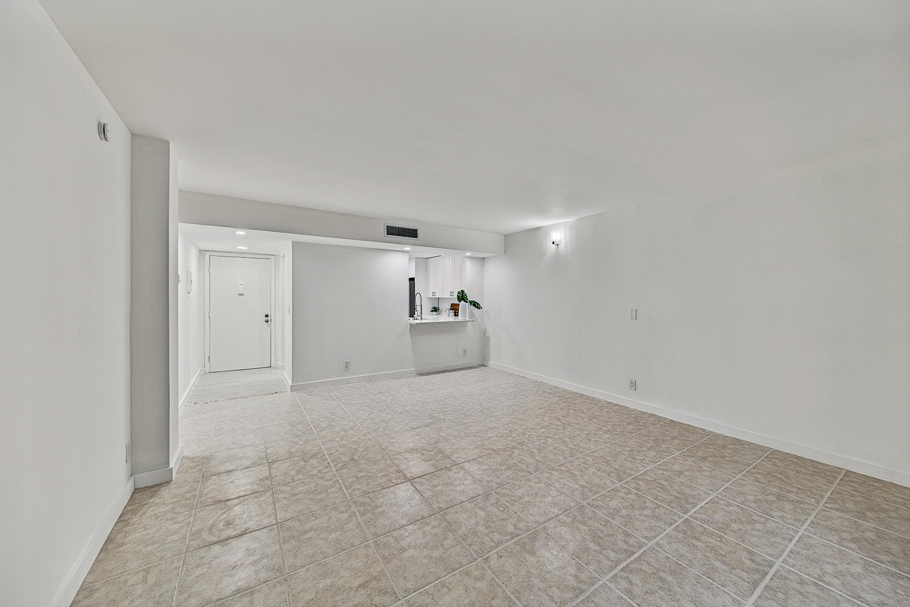 5220 Las Verdes Circle 317 Property Photo 14