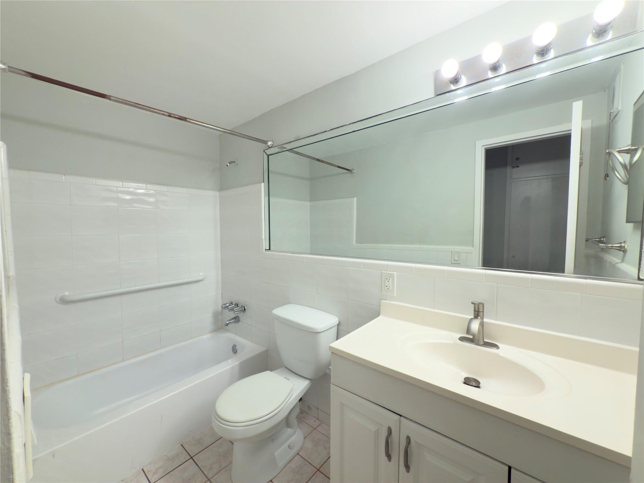 600 Layne Boulevard 117 Property Photo 6