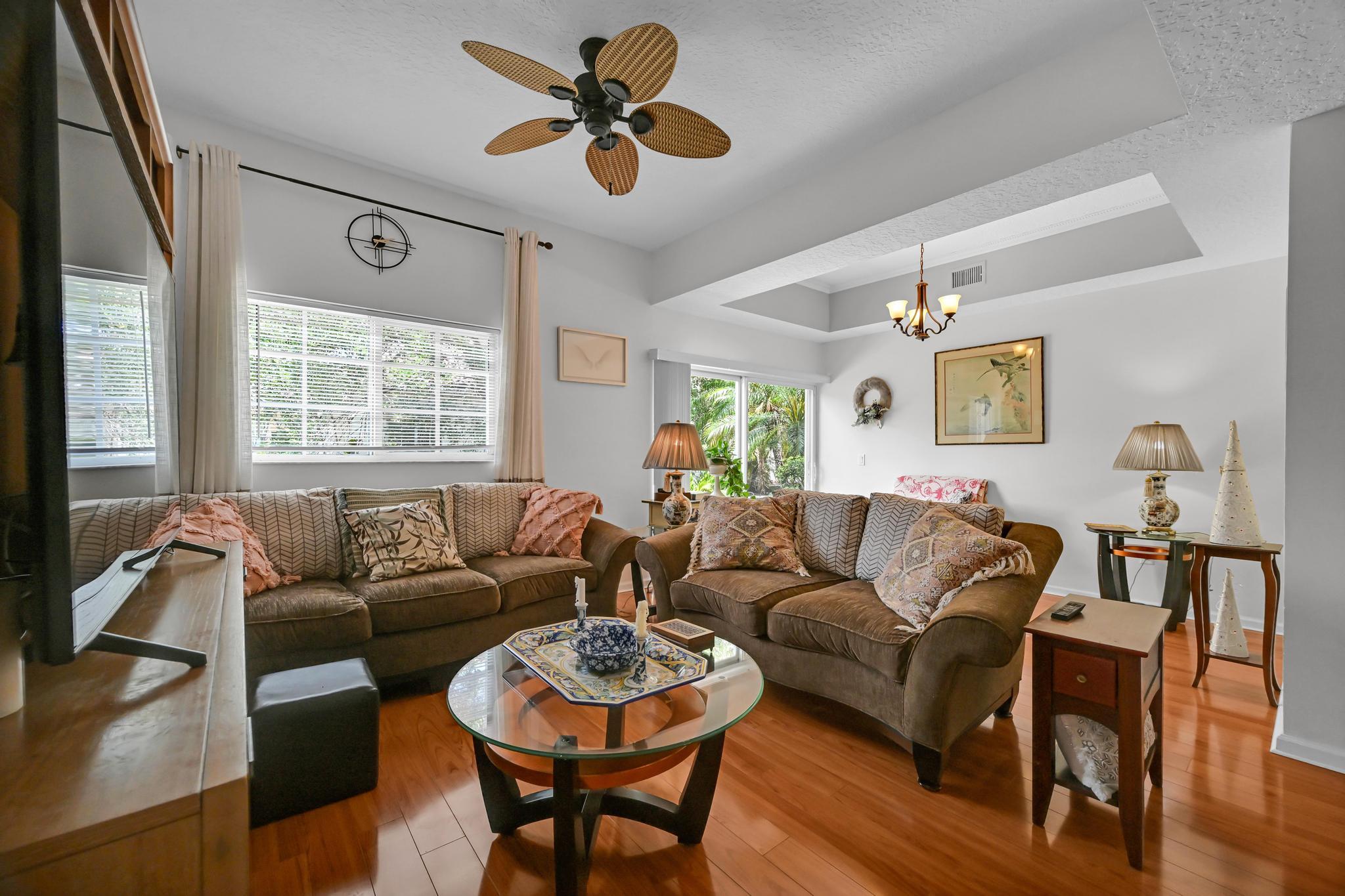 568 7th Square Property Photo 6