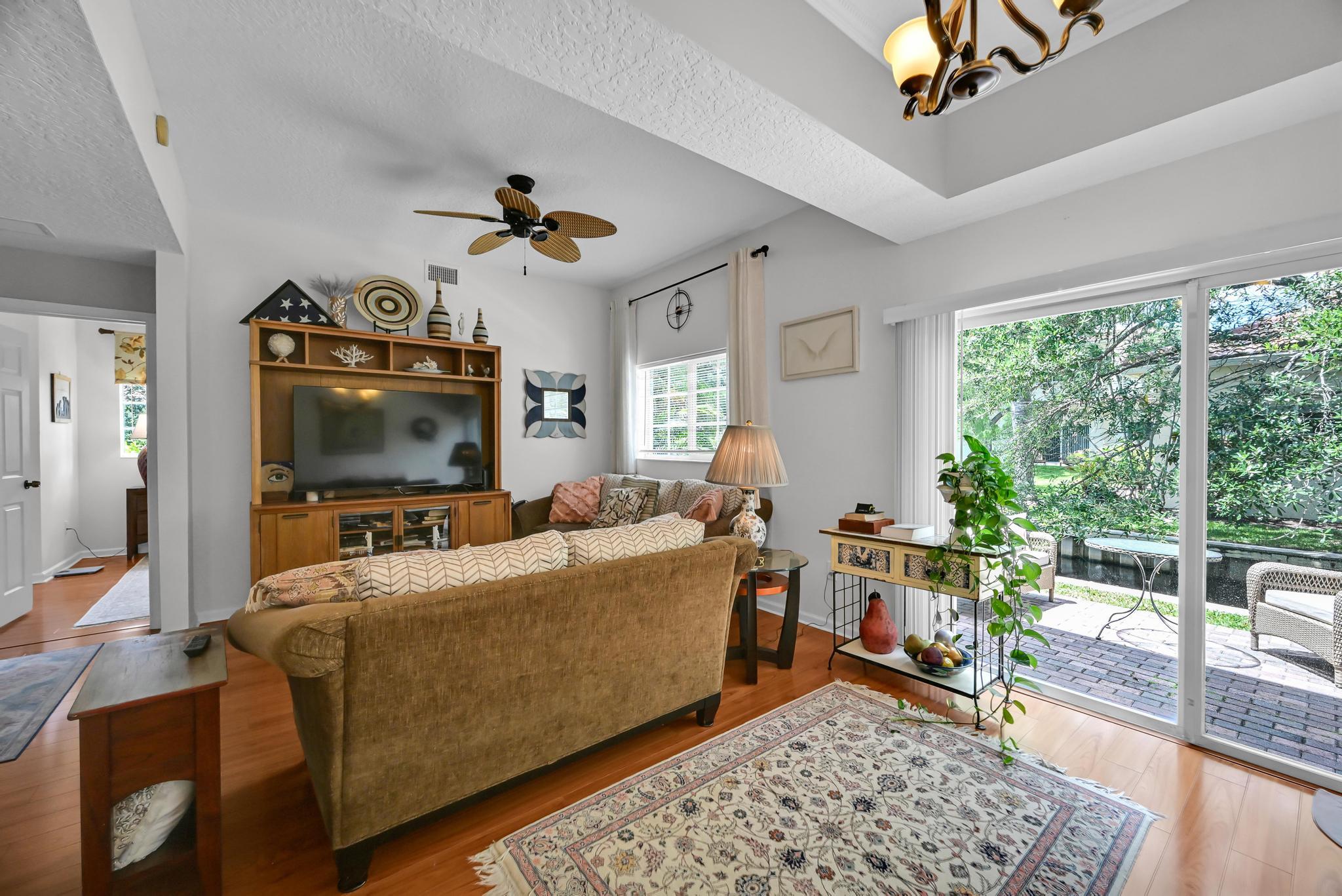 568 7th Square Property Photo 7