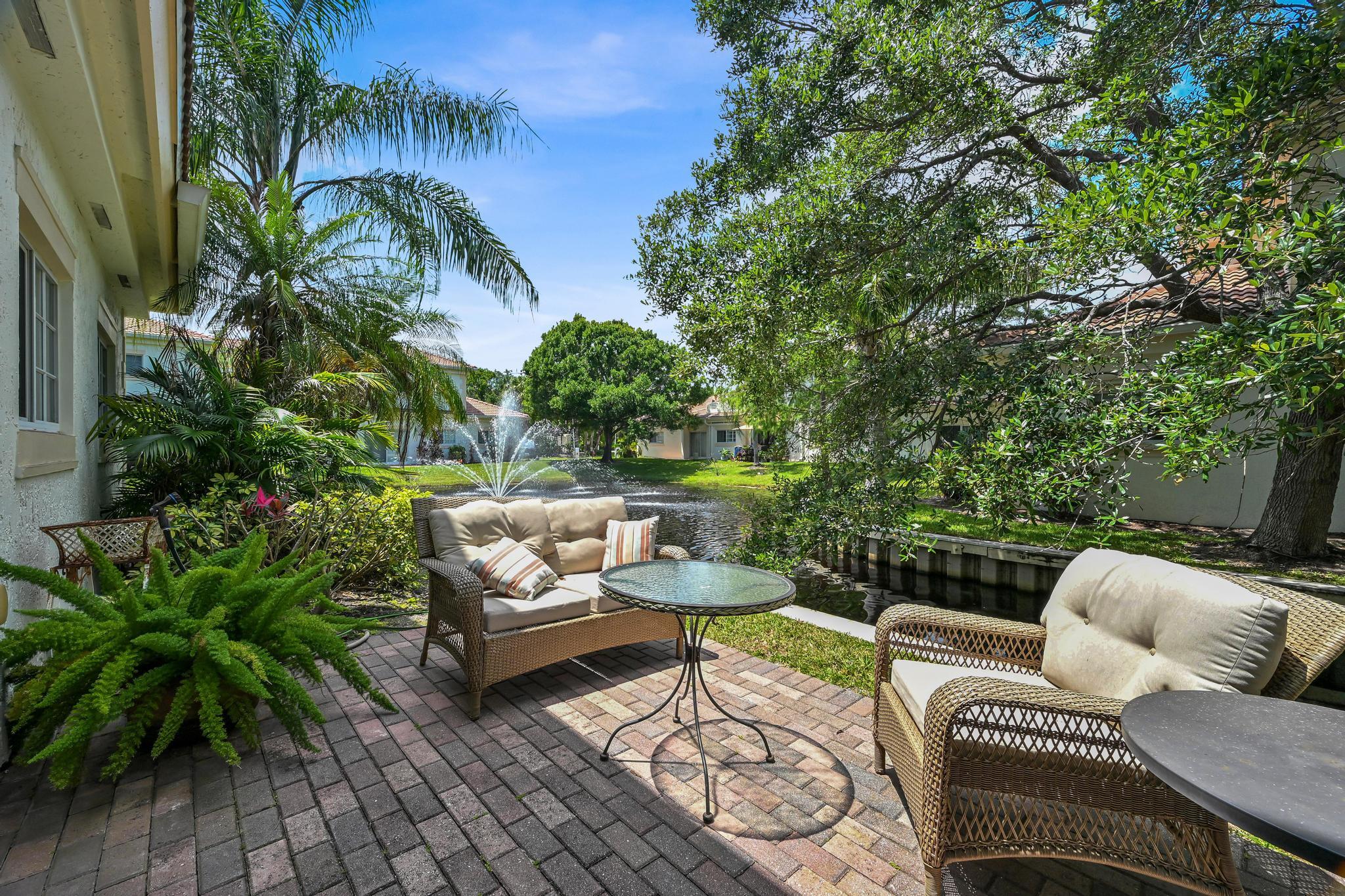 568 7th Square Property Photo 8