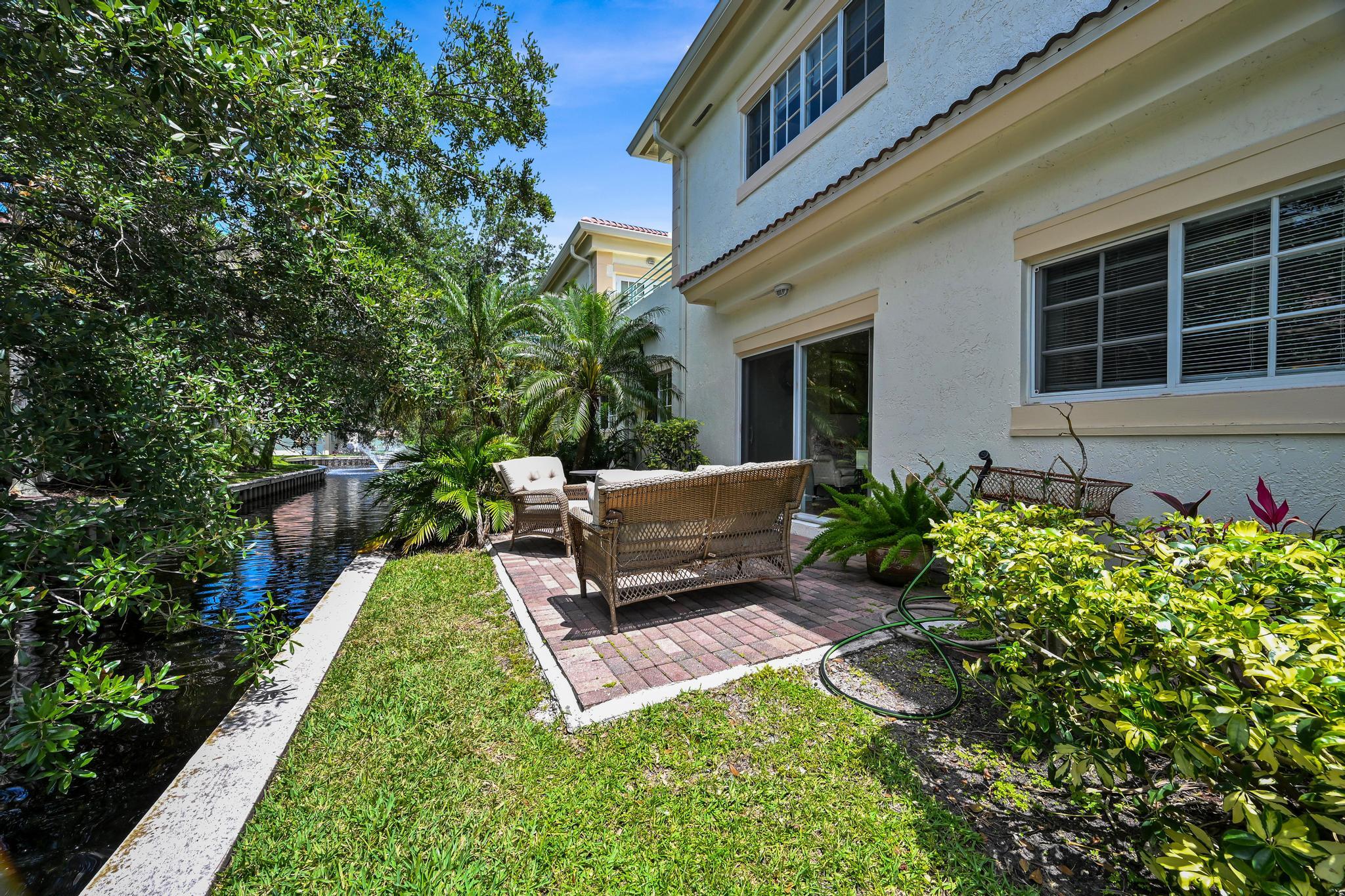 568 7th Square Property Photo 10