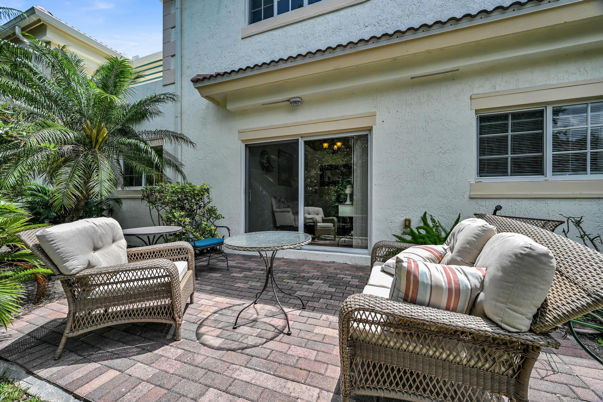 568 7th Square Property Photo 11