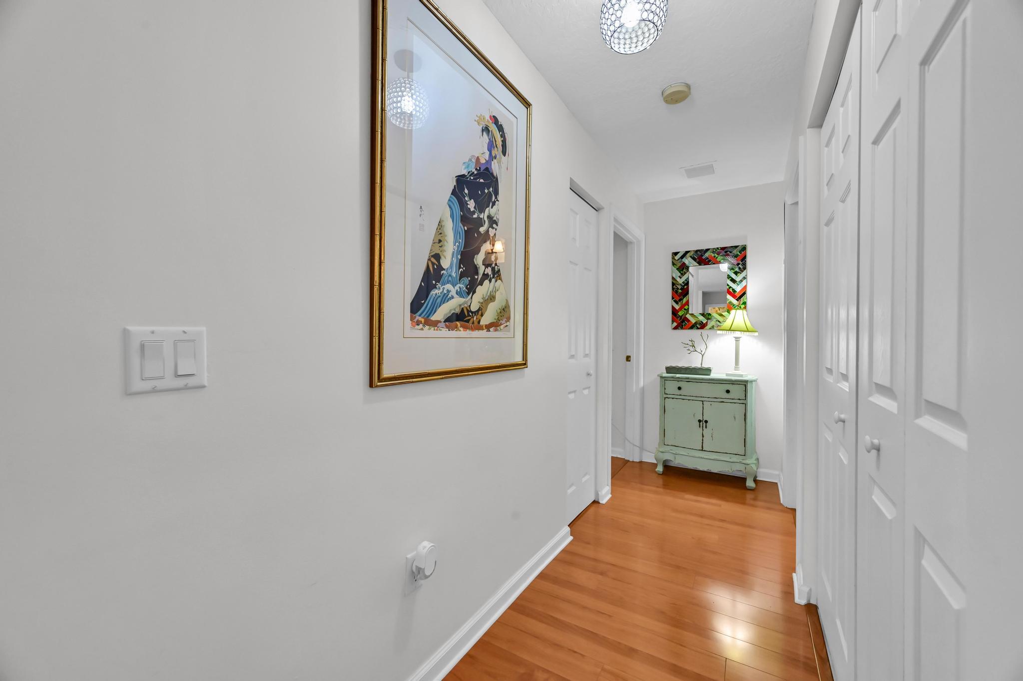 568 7th Square Property Photo 12