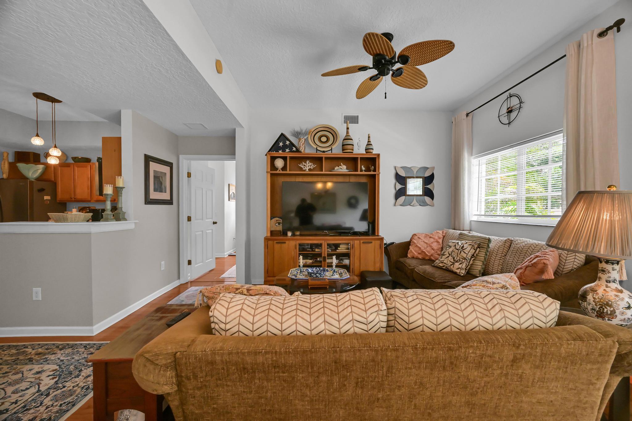 568 7th Square Property Photo 13