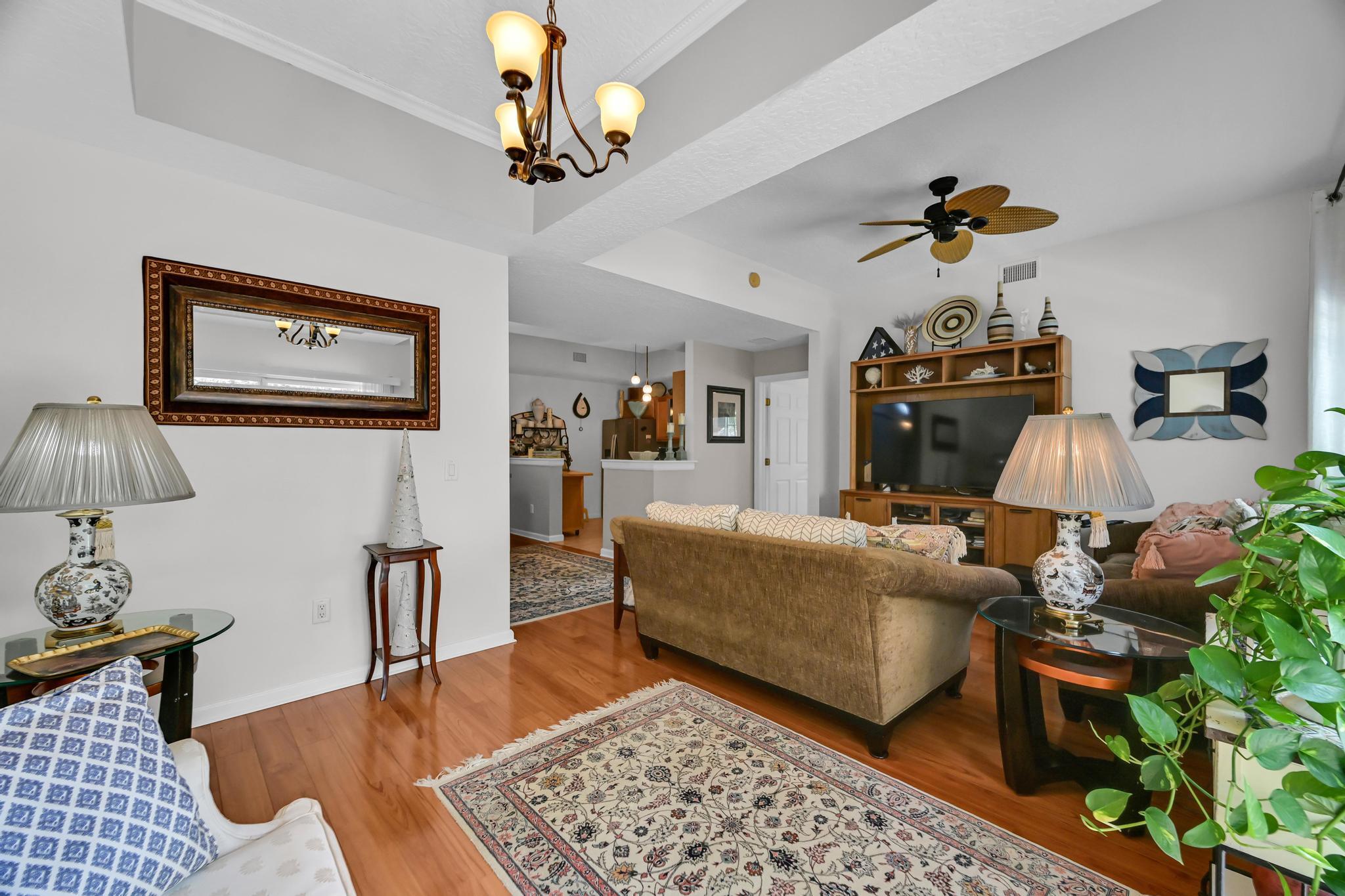 568 7th Square Property Photo 14