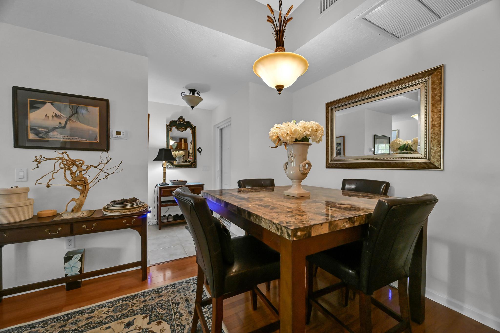 568 7th Square Property Photo 15