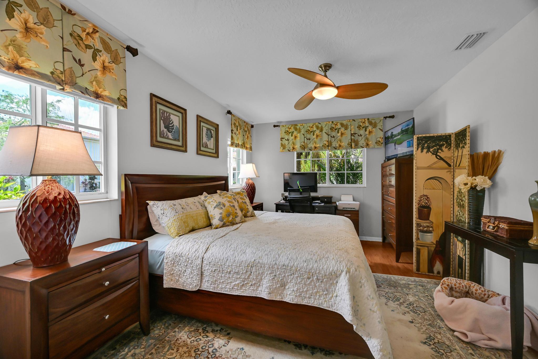 568 7th Square Property Photo 19