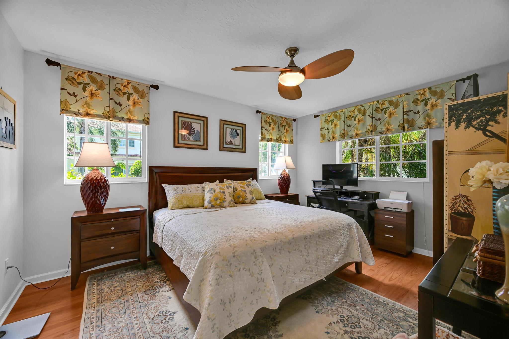 568 7th Square Property Photo 22