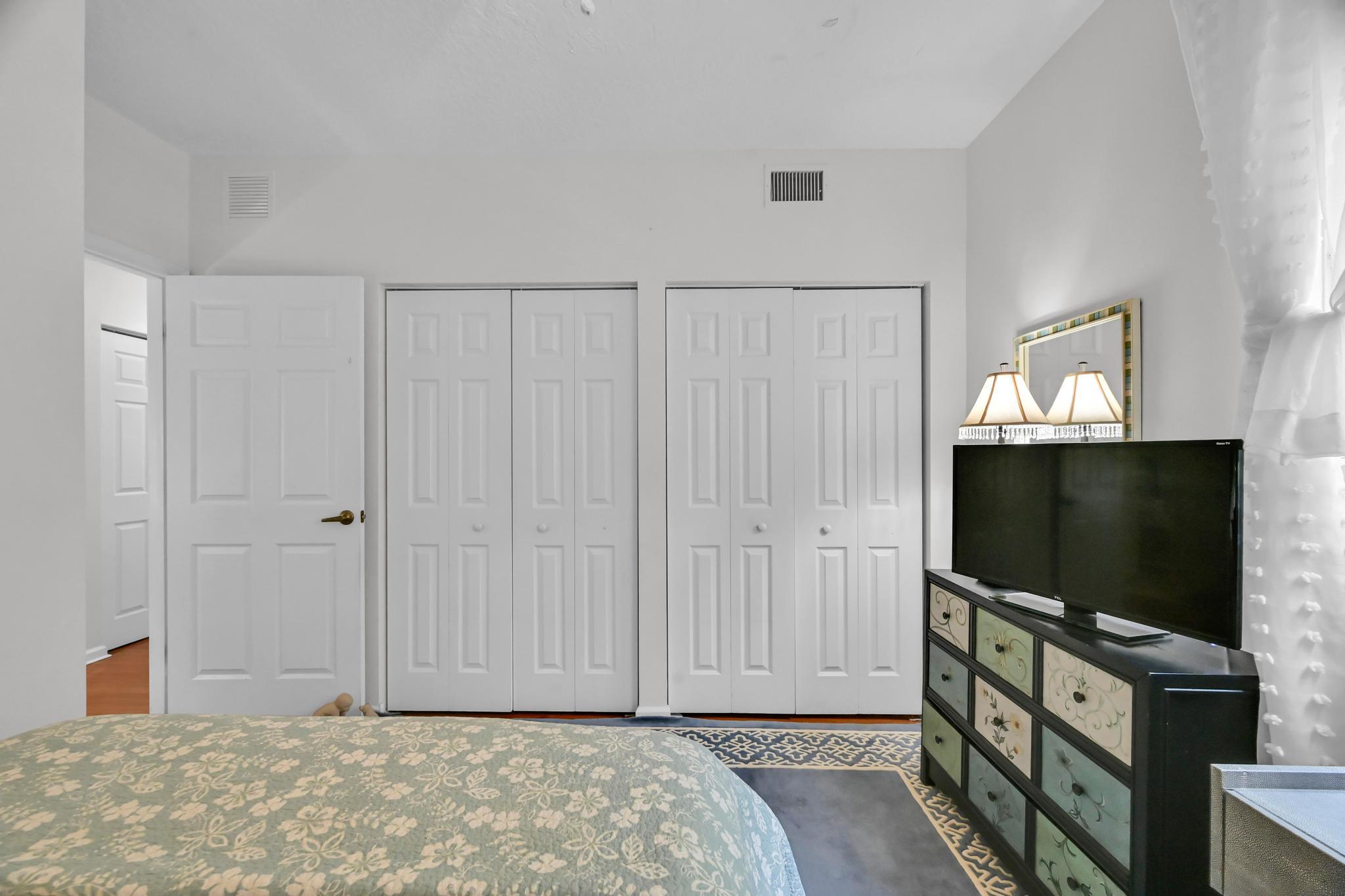 568 7th Square Property Photo 26