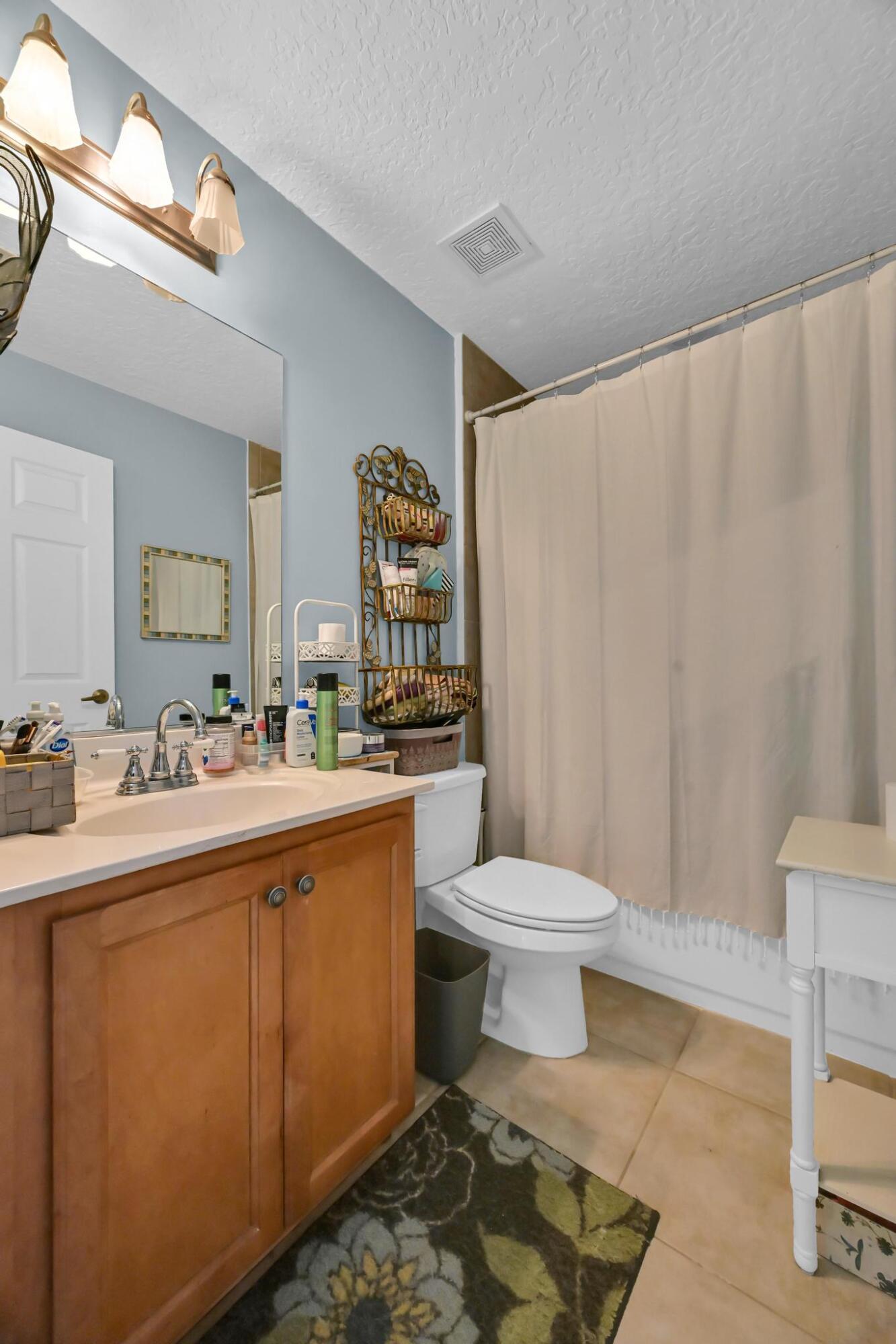 568 7th Square Property Photo 27