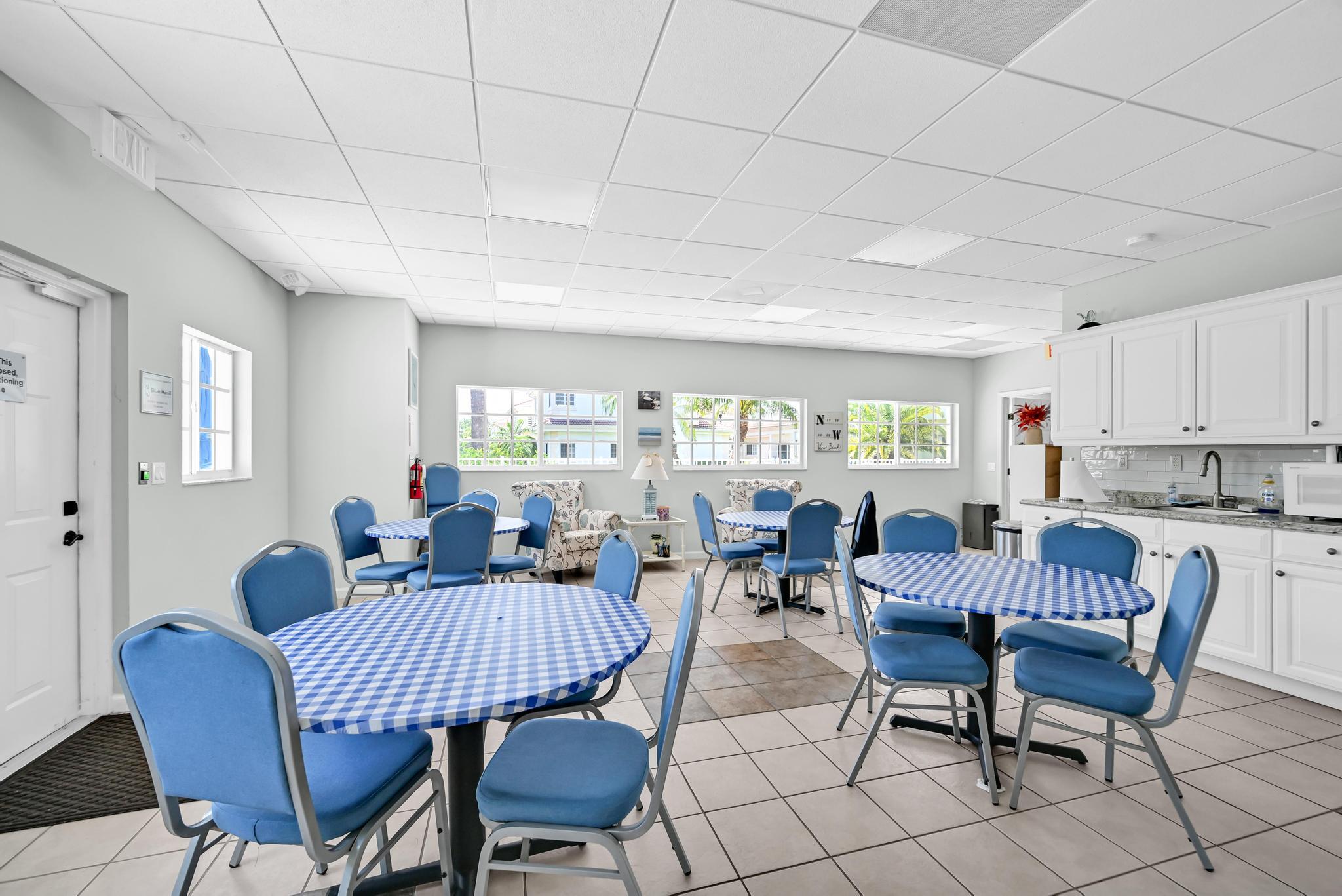 568 7th Square Property Photo 33