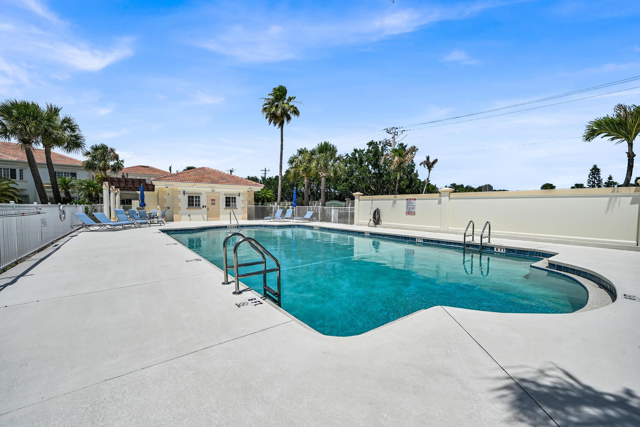 568 7th Square Property Photo 38