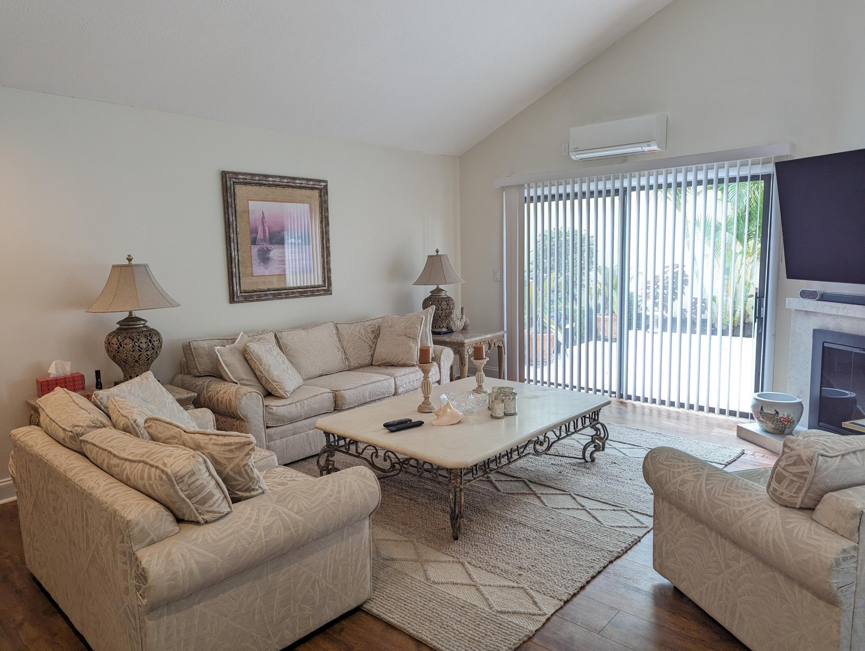 17042 Traverse Circle Property Photo 3