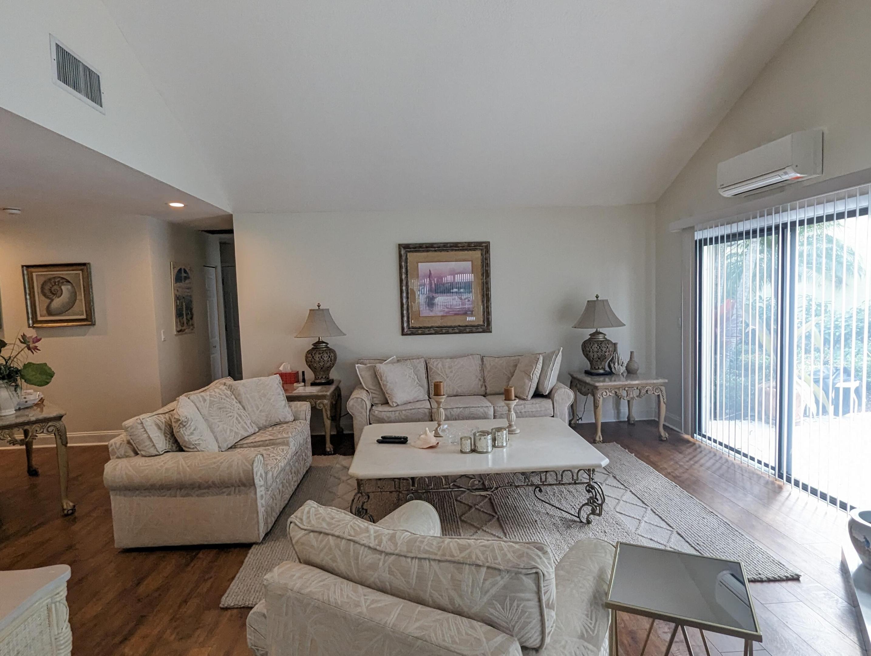 17042 Traverse Circle Property Photo 4