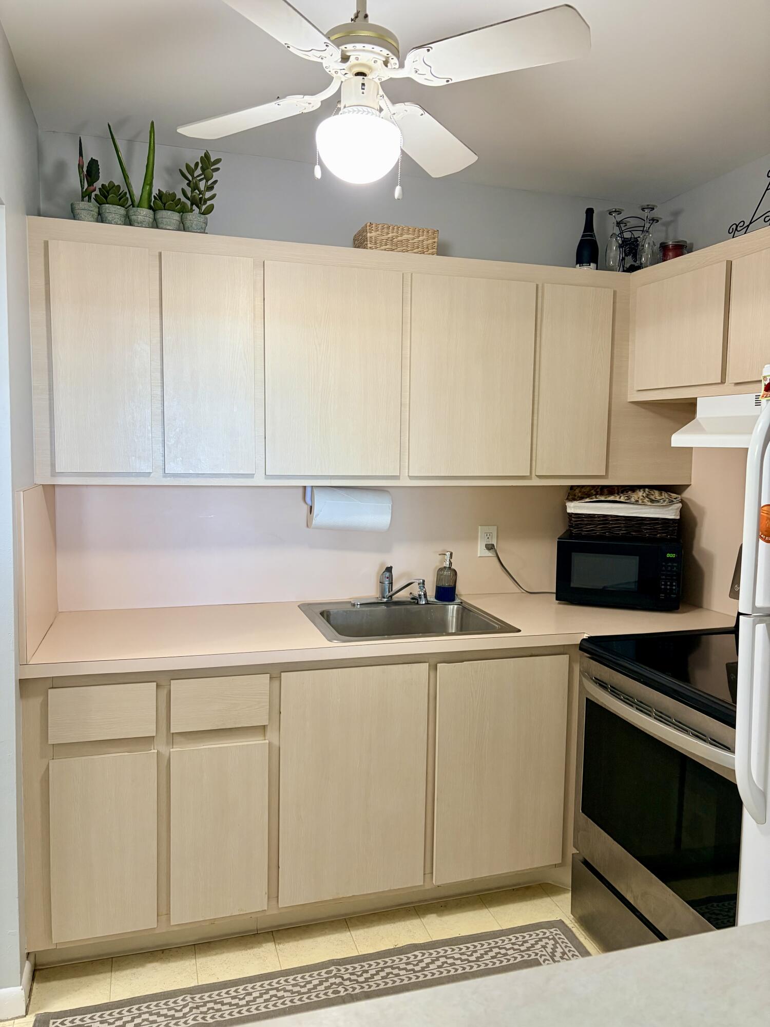 14 Easthampton A Property Photo 16