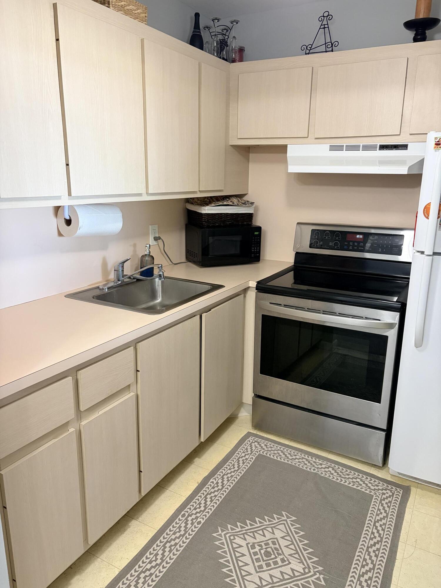 14 Easthampton A Property Photo 17