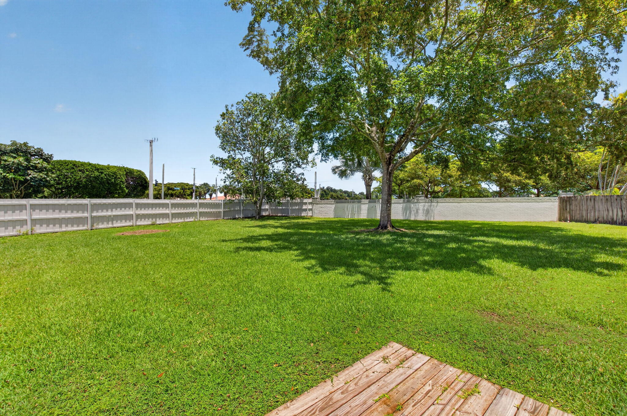 7550 Ironbridge Circle Property Photo 8