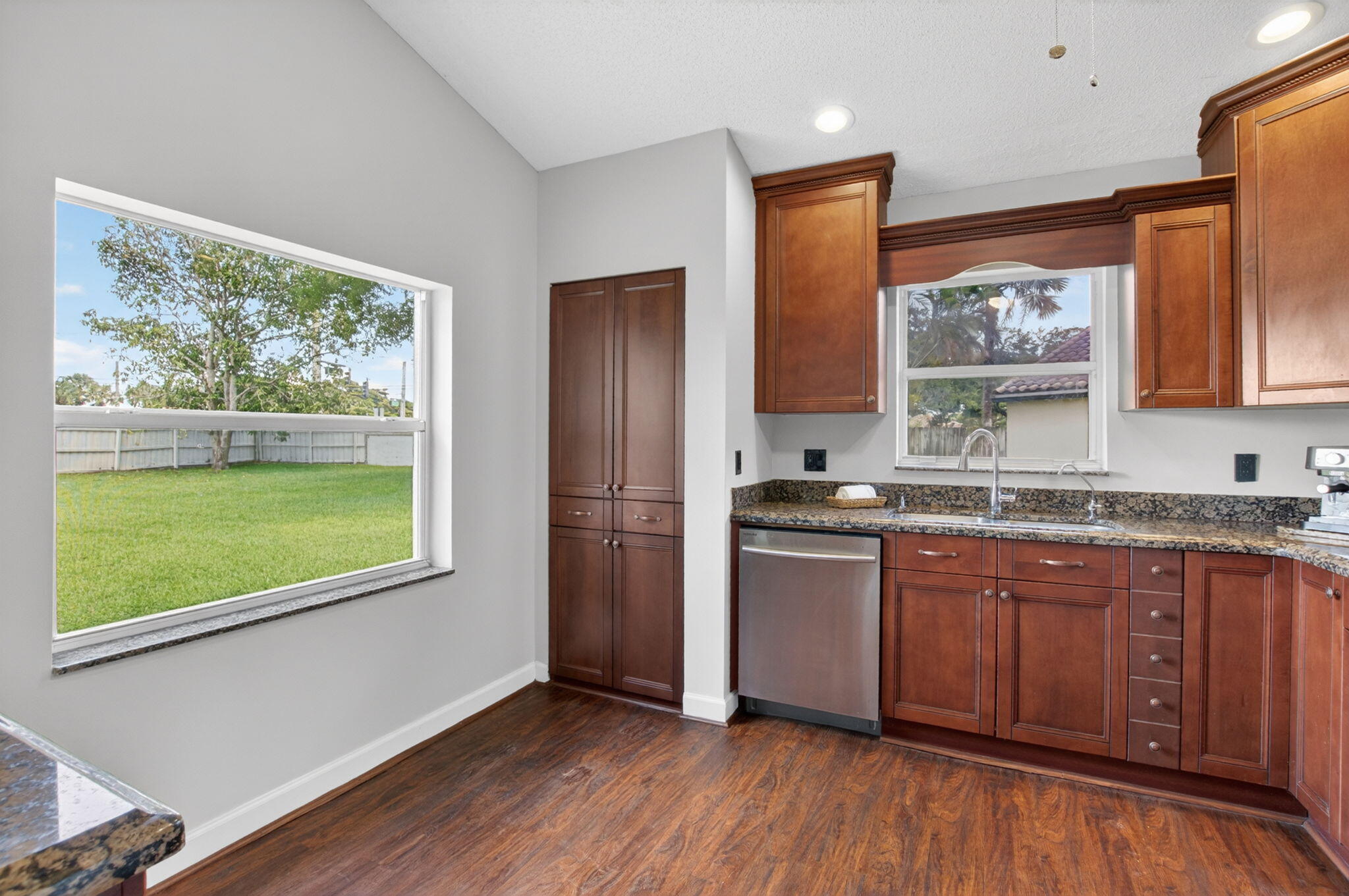 7550 Ironbridge Circle Property Photo 10