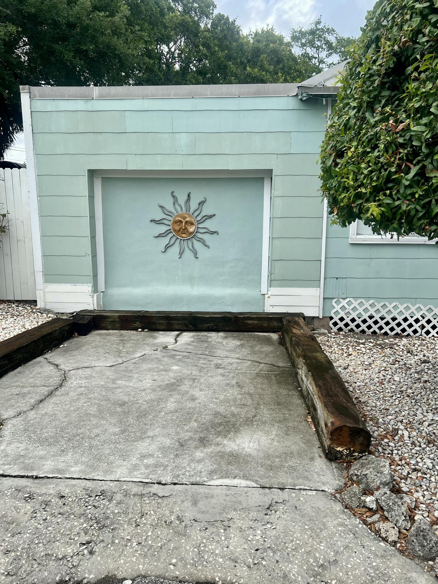 208 Avenue E Property Photo 4