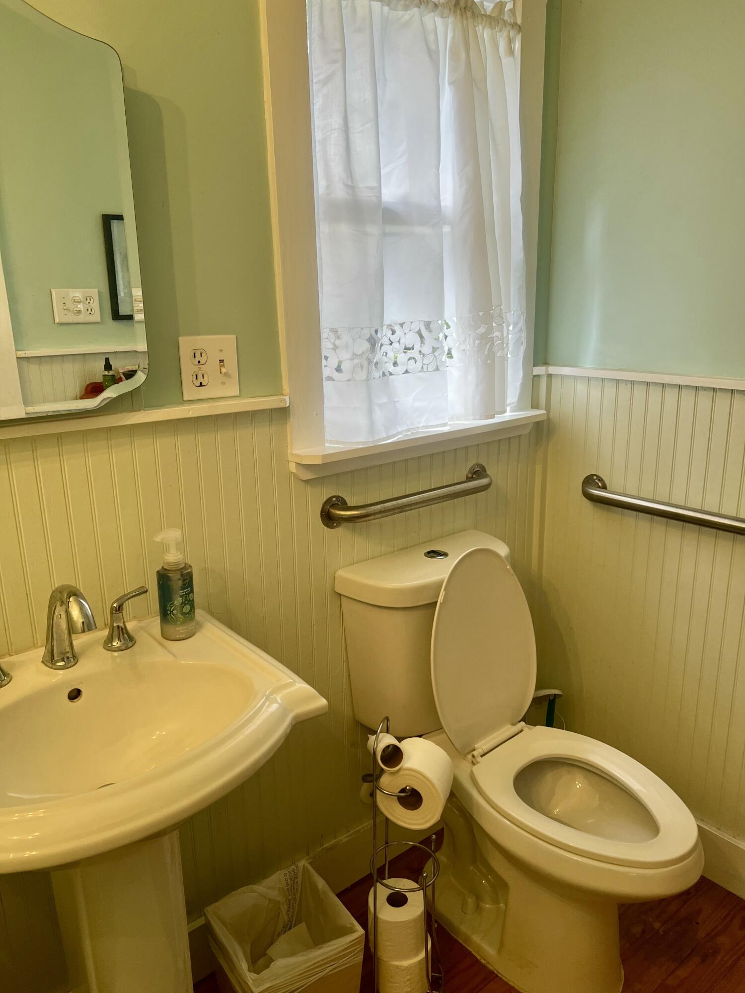 208 Avenue E Property Photo 16