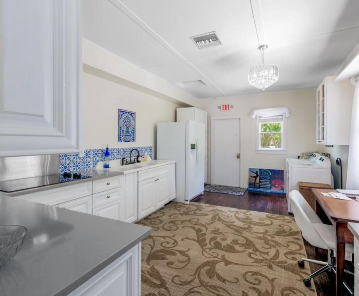 208 Avenue E Property Photo 18